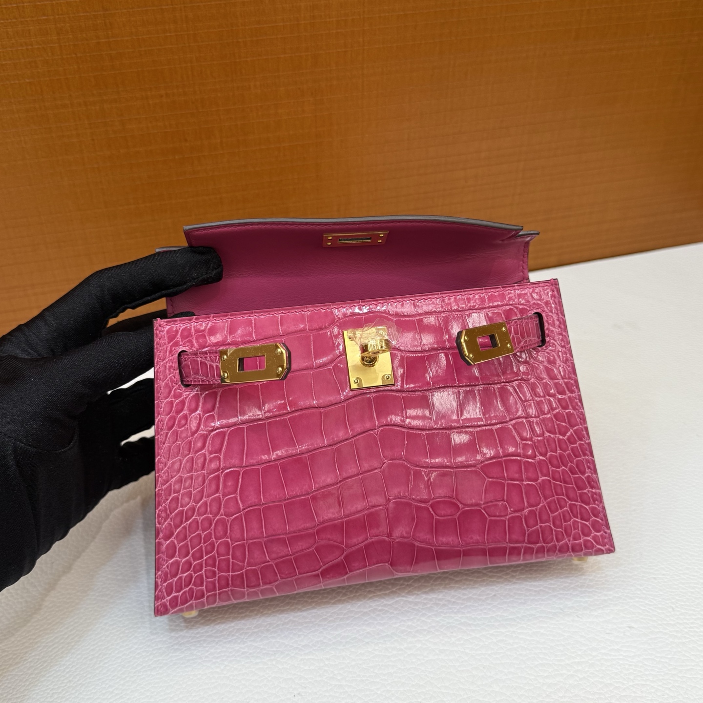 Kelly Mini Glossy American Alligator Color: 5j peach pink, gold buckle, fully handmade wax stitching Shiny Alligator Crocodile Ghw Stock - Image 9