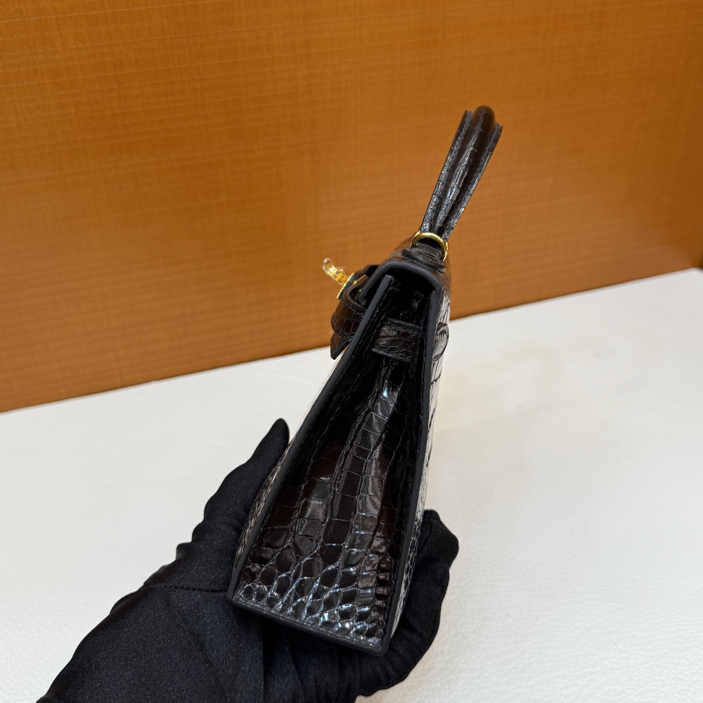 Kelly Mini Glossy American Alligator Color: Ck89 black Noir gold buckle, fully handmade wax stitching Shiny Alligator Crocodile Ghw Stock - Image 3
