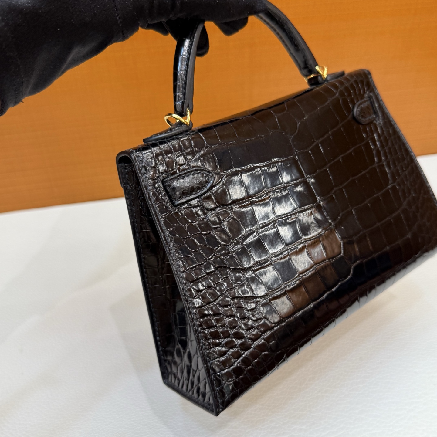 Kelly Mini Glossy American Alligator Color: Ck89 black Noir gold buckle, fully handmade wax stitching Shiny Alligator Crocodile Ghw Stock - Image 5