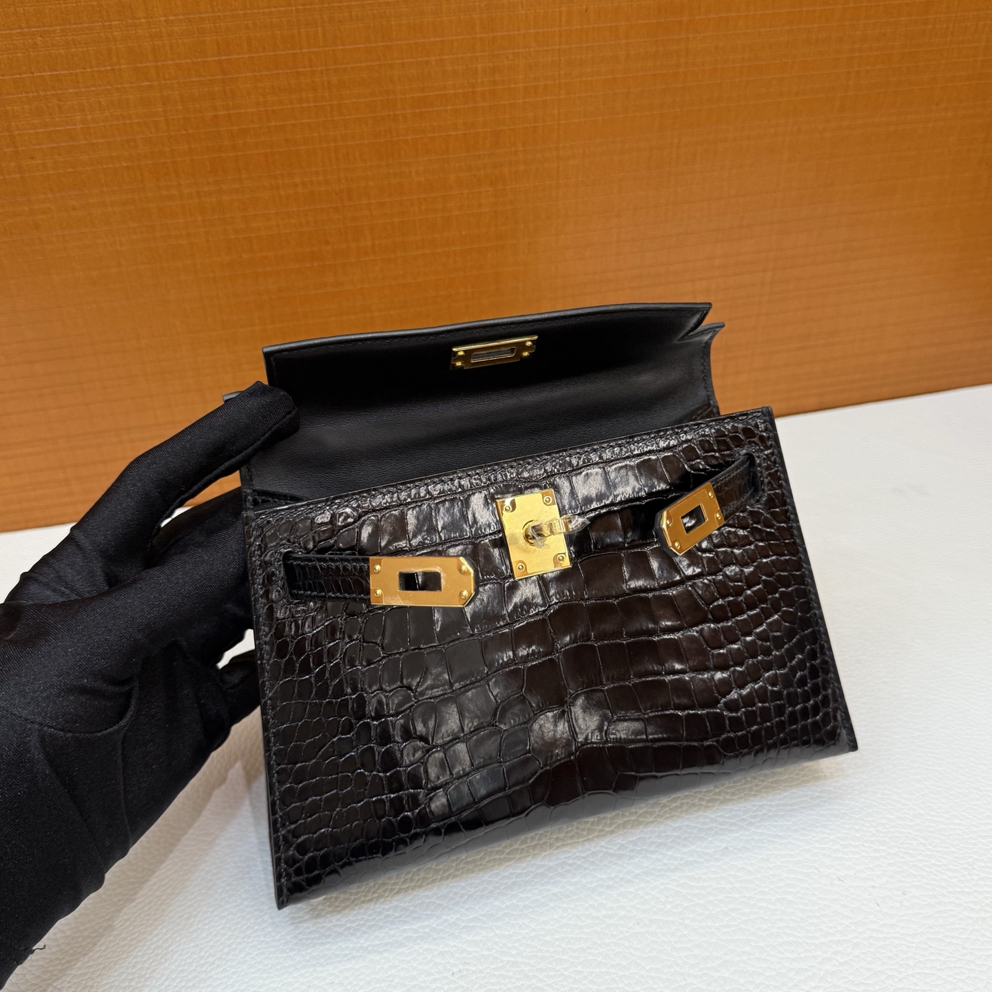 Kelly Mini Glossy American Alligator Color: Ck89 black Noir gold buckle, fully handmade wax stitching Shiny Alligator Crocodile Ghw Stock - Image 8