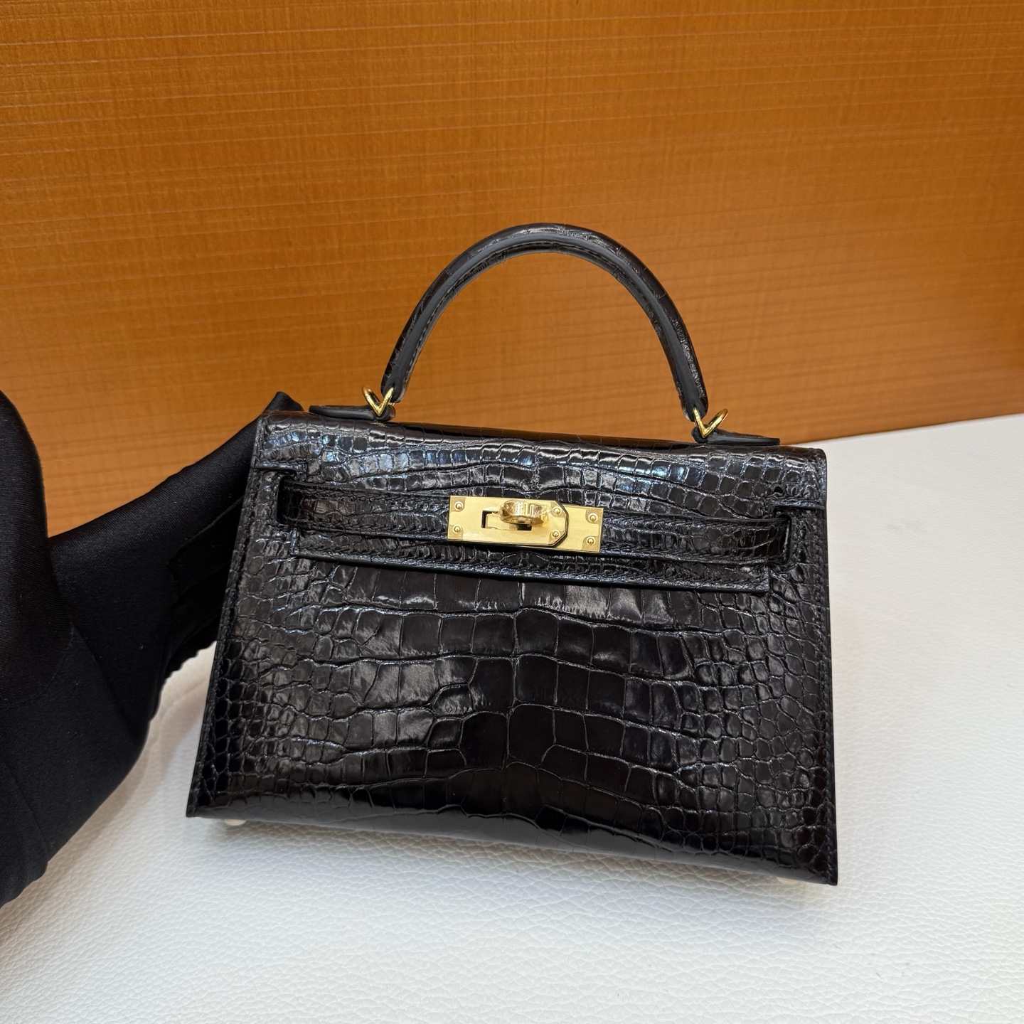Kelly Mini Glossy American Alligator Color: Ck89 black Noir gold buckle, fully handmade wax stitching Shiny Alligator Crocodile Ghw Stock - Image 13