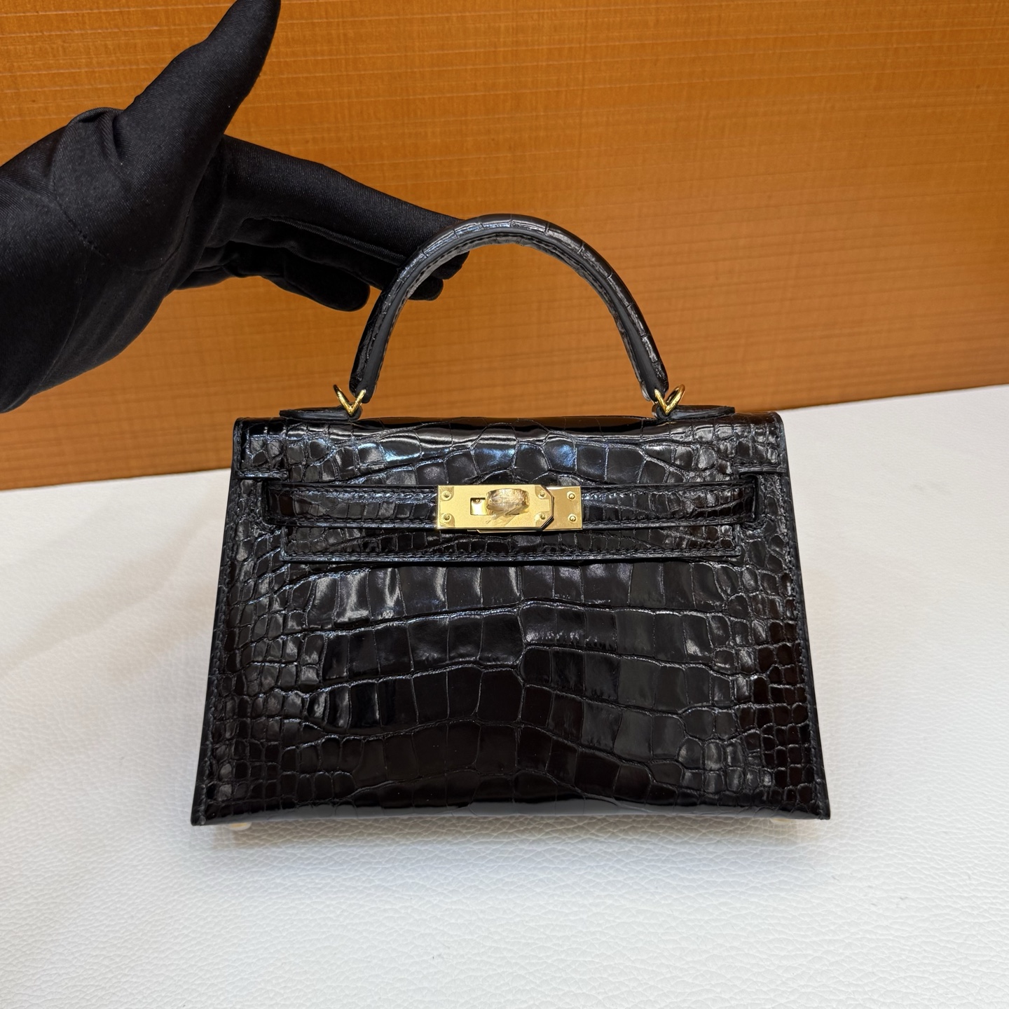 Kelly Mini Glossy American Alligator Color: Ck89 black Noir gold buckle, fully handmade wax stitching Shiny Alligator Crocodile Ghw Stock