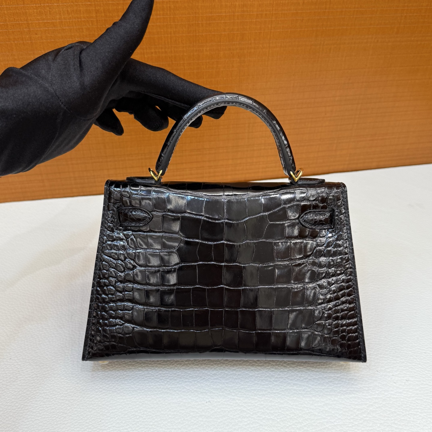 Kelly Mini Glossy American Alligator Color: Ck89 black Noir gold buckle, fully handmade wax stitching Shiny Alligator Crocodile Ghw Stock - Image 6