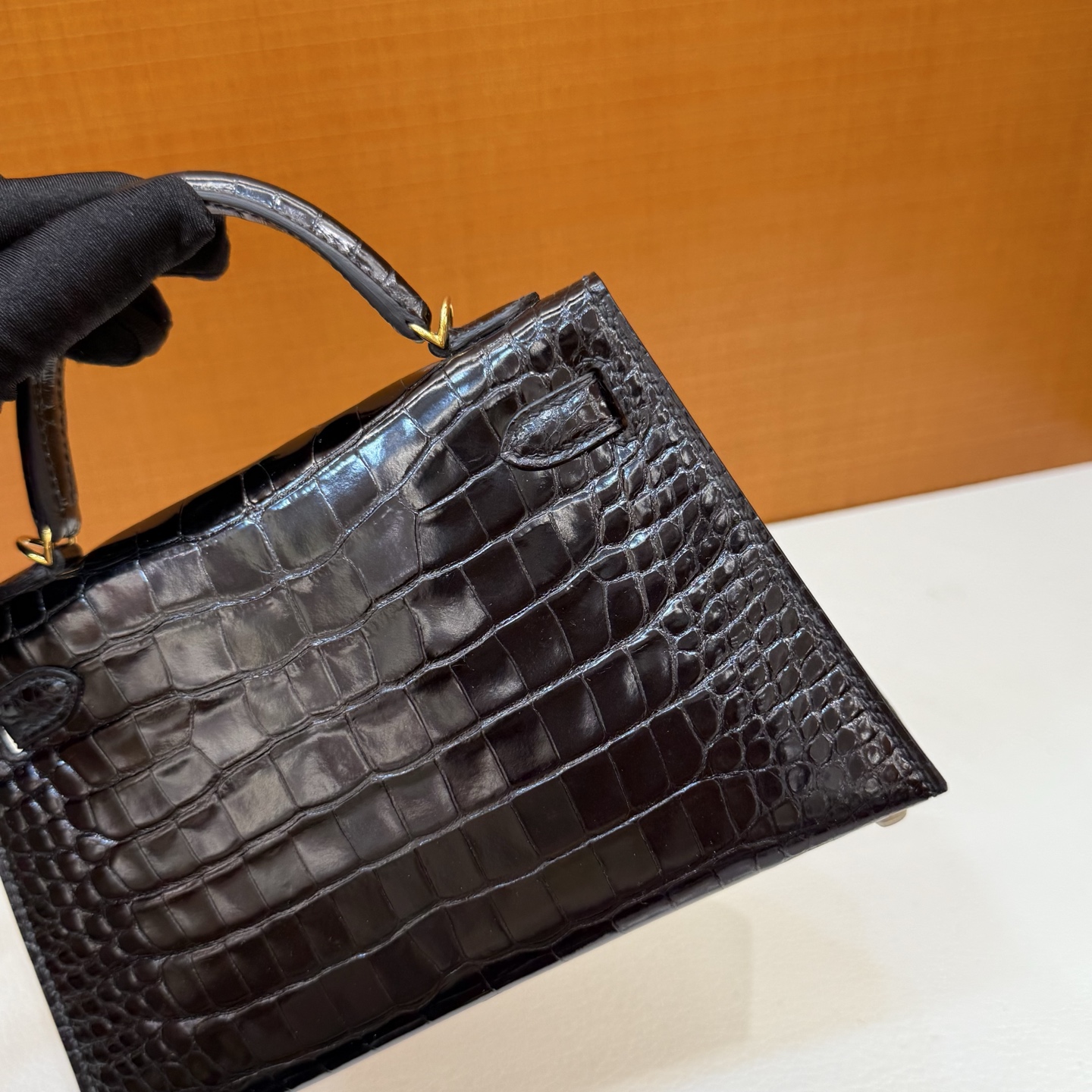 Kelly Mini Glossy American Alligator Color: Ck89 black Noir gold buckle, fully handmade wax stitching Shiny Alligator Crocodile Ghw Stock - Image 7