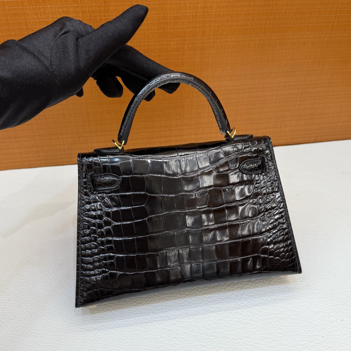 Kelly Mini Glossy American Alligator Color: Ck89 black Noir gold buckle, fully handmade wax stitching Shiny Alligator Crocodile Ghw Stock - Image 9
