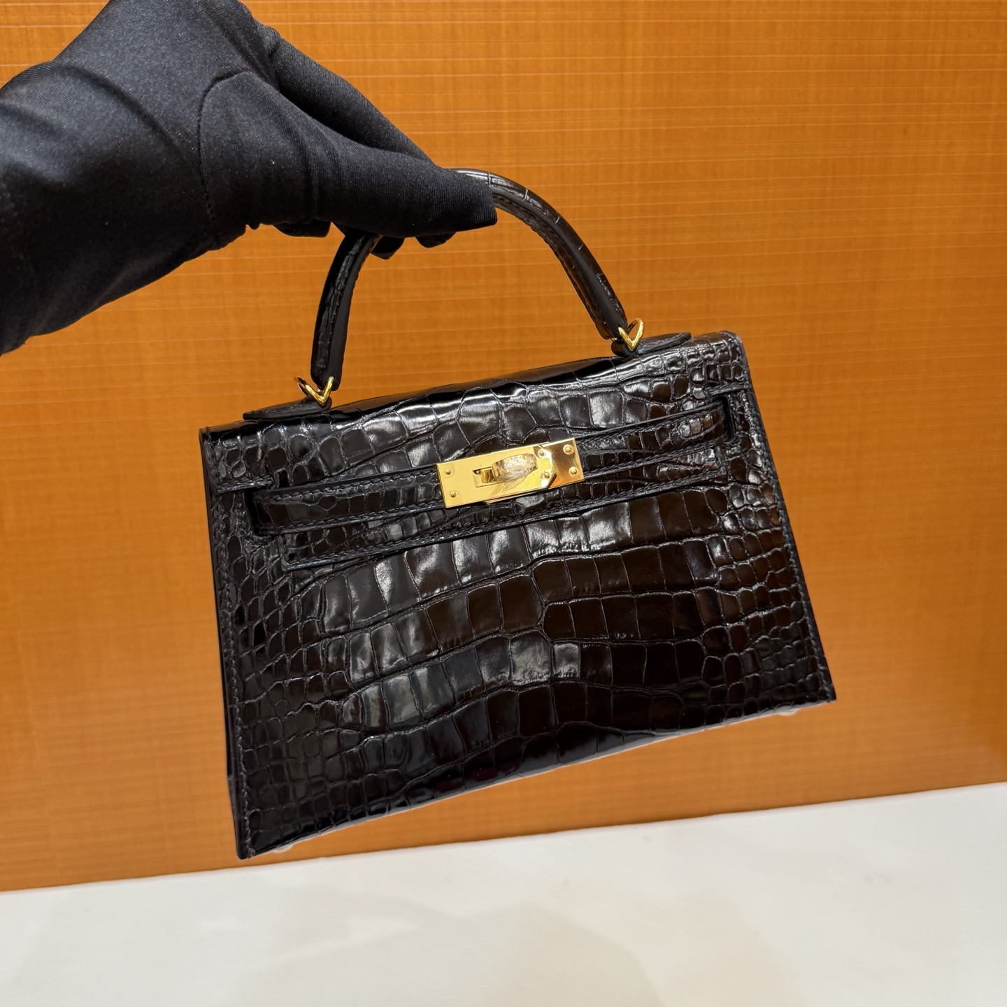 Kelly Mini Glossy American Alligator Color: Ck89 black Noir gold buckle, fully handmade wax stitching Shiny Alligator Crocodile Ghw Stock - Image 12