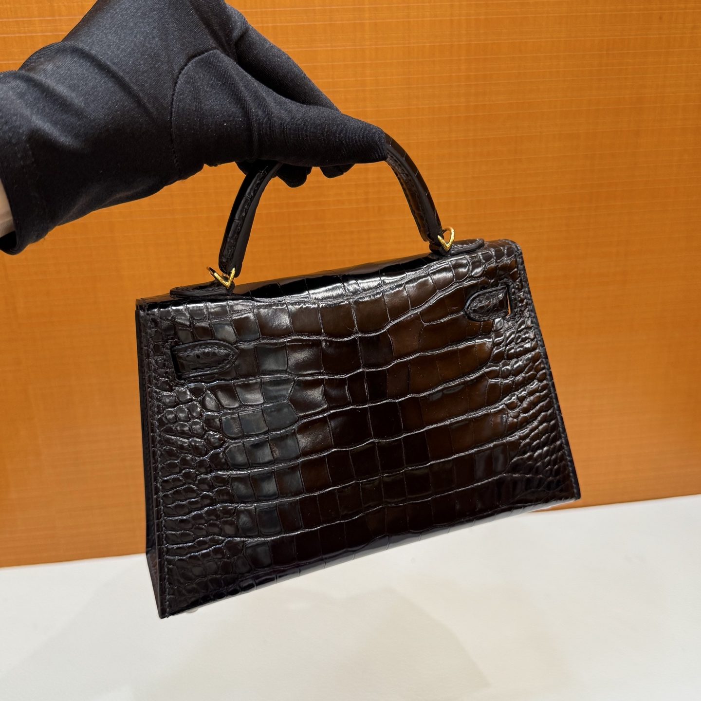 Kelly Mini Glossy American Alligator Color: Ck89 black Noir gold buckle, fully handmade wax stitching Shiny Alligator Crocodile Ghw Stock - Image 14