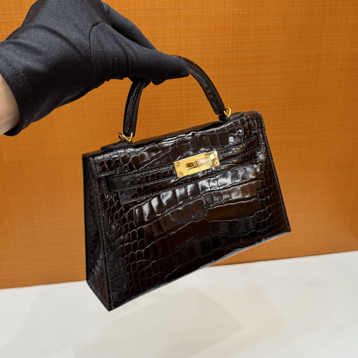 Kelly Mini Glossy American Alligator Color: Ck89 black Noir gold buckle, fully handmade wax stitching Shiny Alligator Crocodile Ghw Stock - Image 13