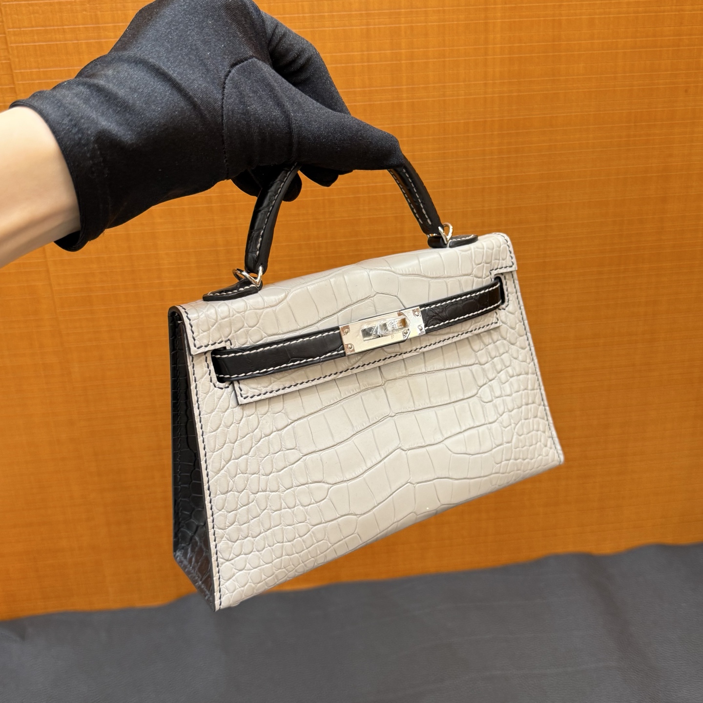 Kelly Mini Matte American Alligator Color: Ck80 Pearl Gray/Ck89 Black Silver Buckle Fully handmade wax stitching Matte Alligator Crocodile Phw Stock - Image 12