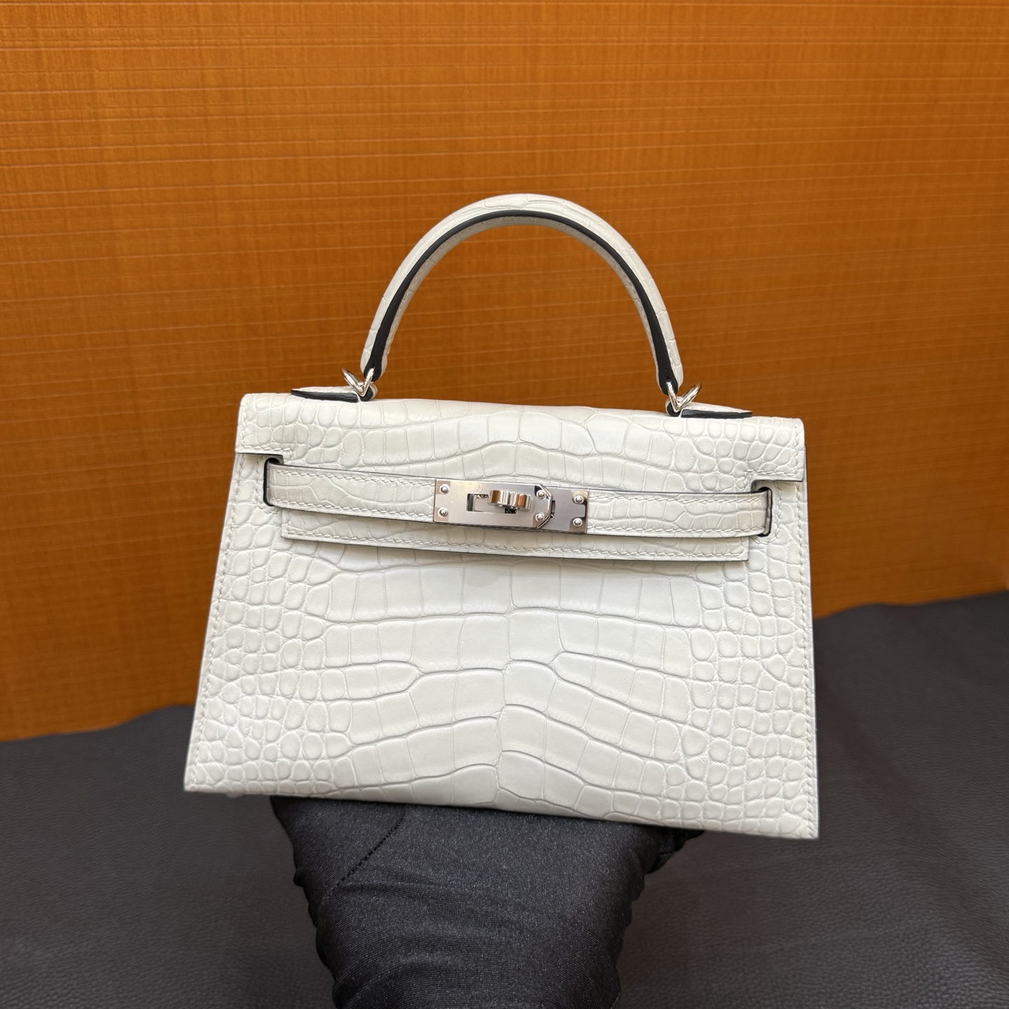 Kelly Mini 19cm Matte American Alligator Color: 0W ice crystal gray, silver buckle, fully handmade wax stitching Matte Alligator Crocodile Phw Stock - Image 14
