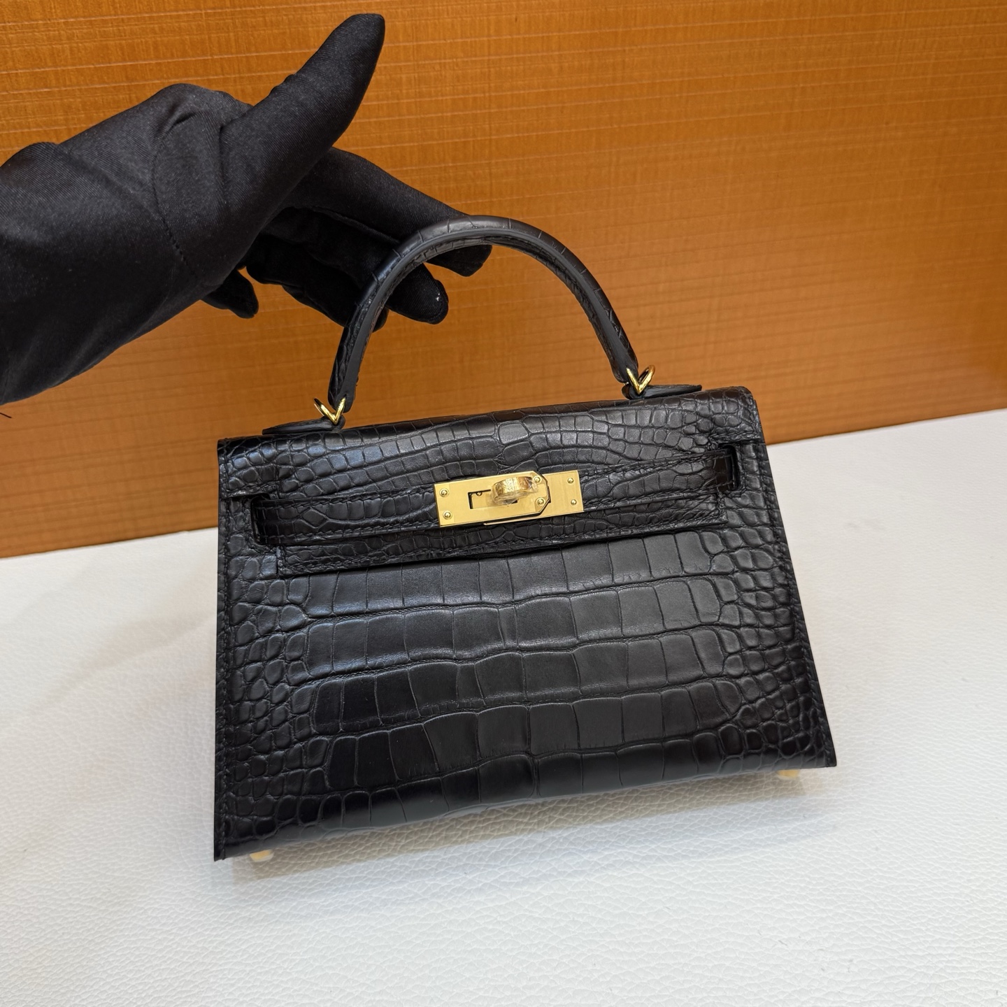 Kelly Mini 19cm Matte American Alligator Color: 89 black Noir gold buckle, fully handmade wax stitching Matte Alligator Crocodile Ghw Stock - Image 2