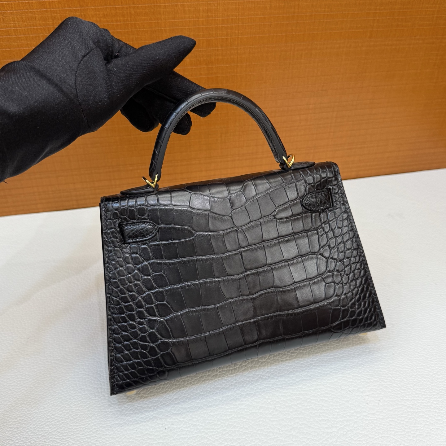Kelly Mini 19cm Matte American Alligator Color: 89 black Noir gold buckle, fully handmade wax stitching Matte Alligator Crocodile Ghw Stock - Image 7