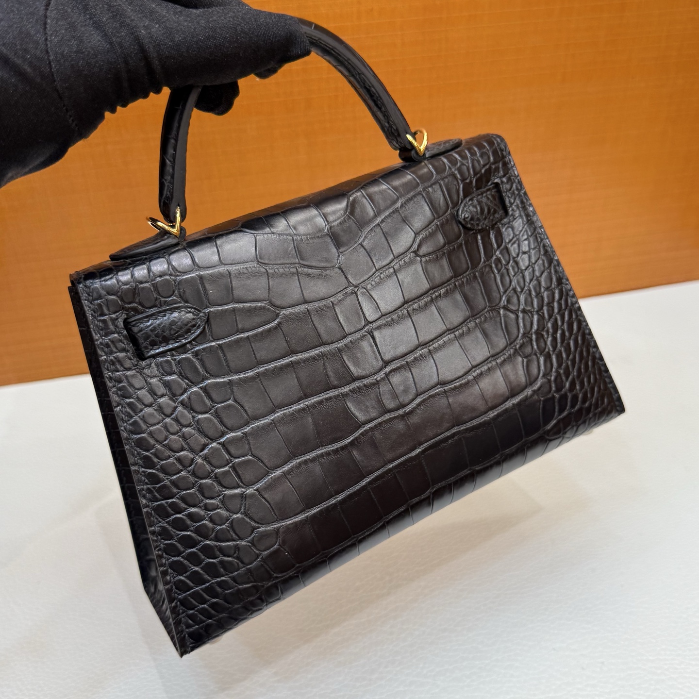 Kelly Mini 19cm Matte American Alligator Color: 89 black Noir gold buckle, fully handmade wax stitching Matte Alligator Crocodile Ghw Stock - Image 9