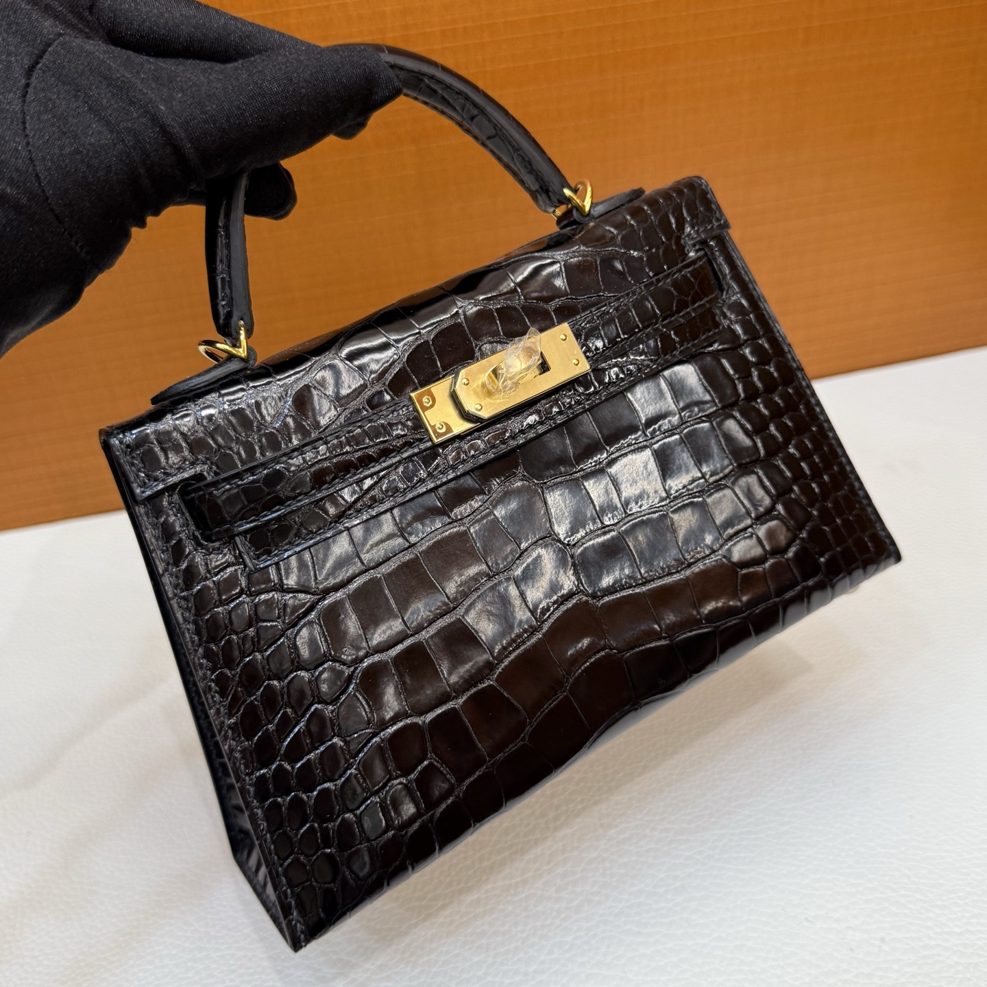 Kelly Mini Glossy American Alligator Color: Ck89 black Noir gold buckle, fully handmade wax stitching Shiny Alligator Crocodile Ghw Stock - Image 3