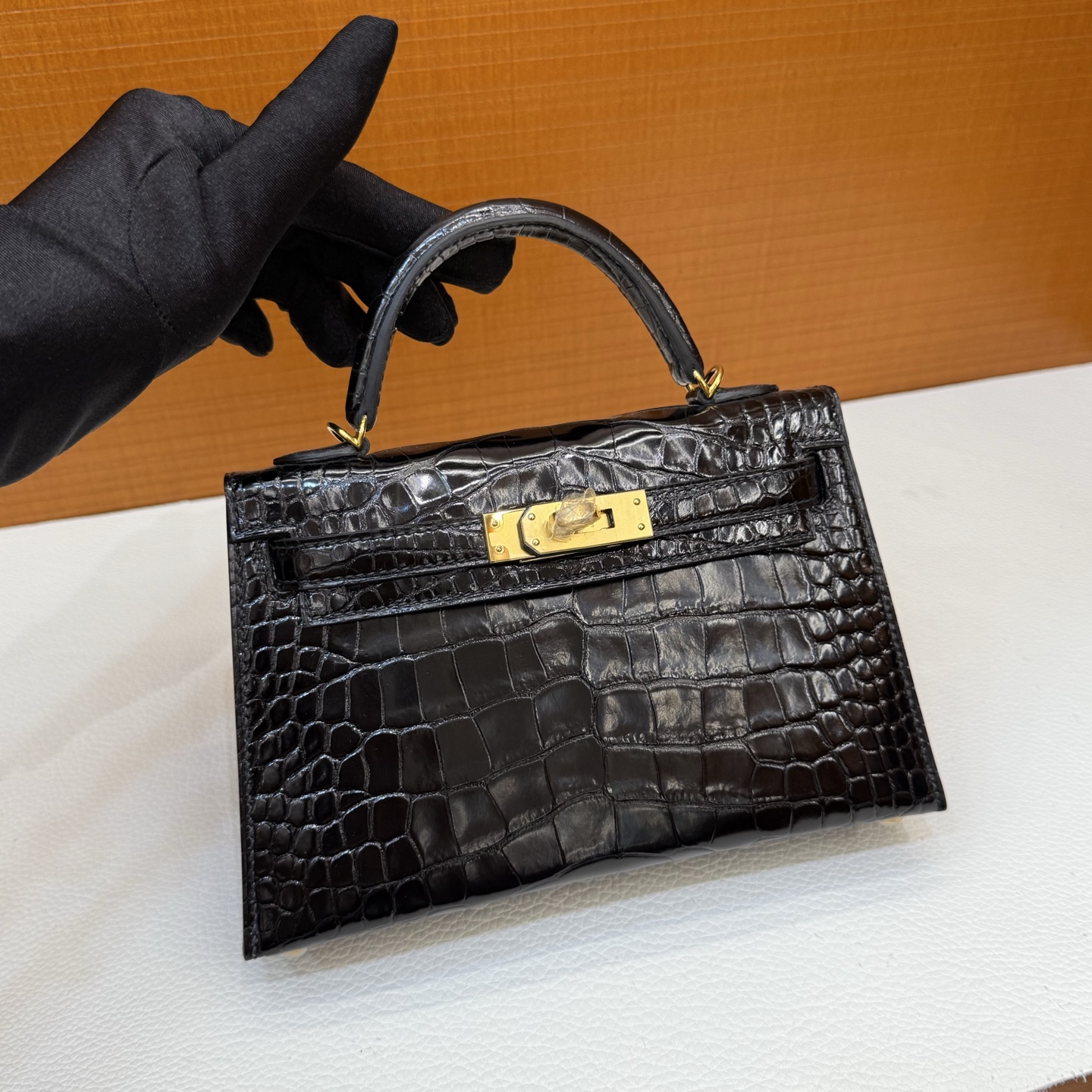 Kelly Mini Glossy American Alligator Color: Ck89 black Noir gold buckle, fully handmade wax stitching Shiny Alligator Crocodile Ghw Stock - Image 2