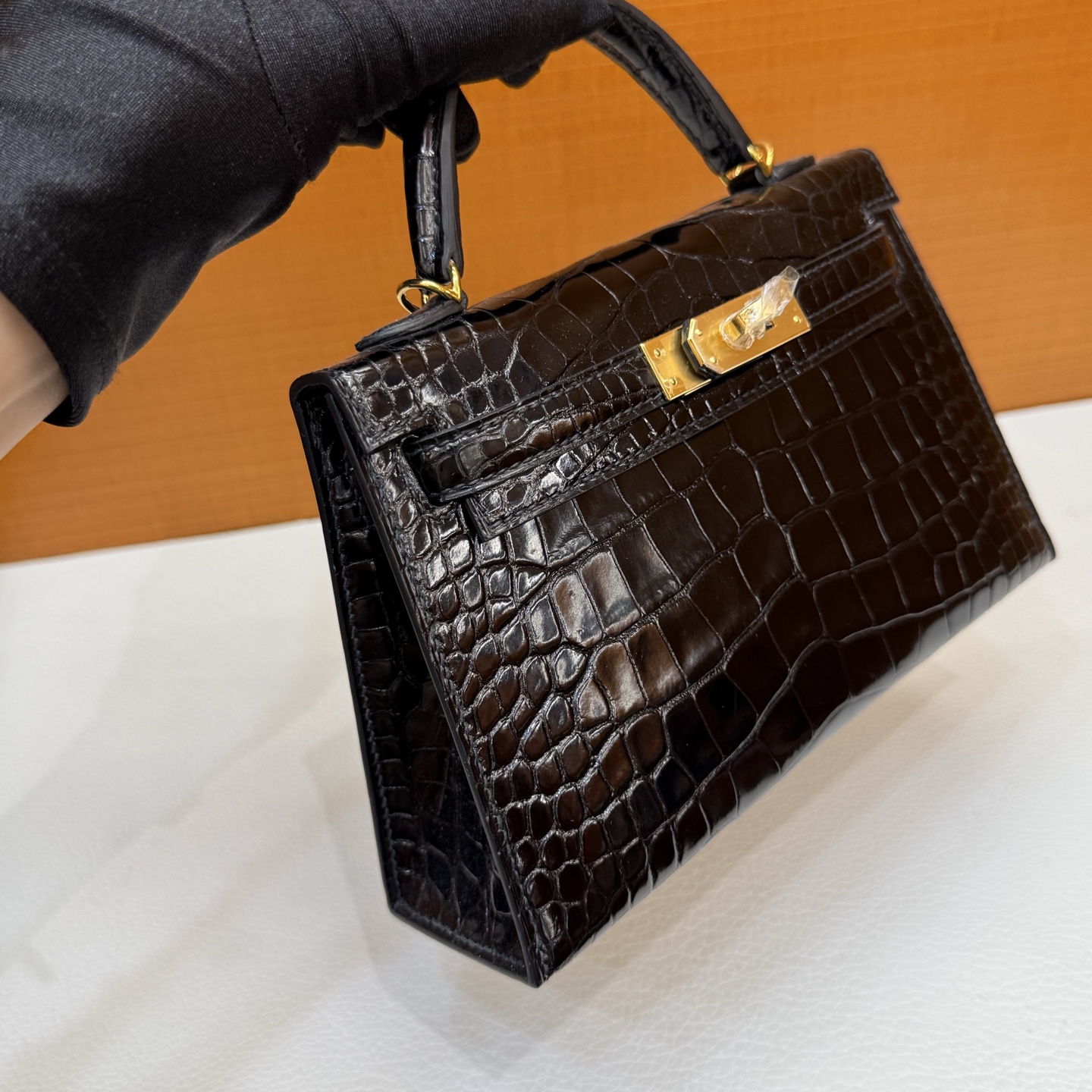 Kelly Mini Glossy American Alligator Color: Ck89 black Noir gold buckle, fully handmade wax stitching Shiny Alligator Crocodile Ghw Stock - Image 4