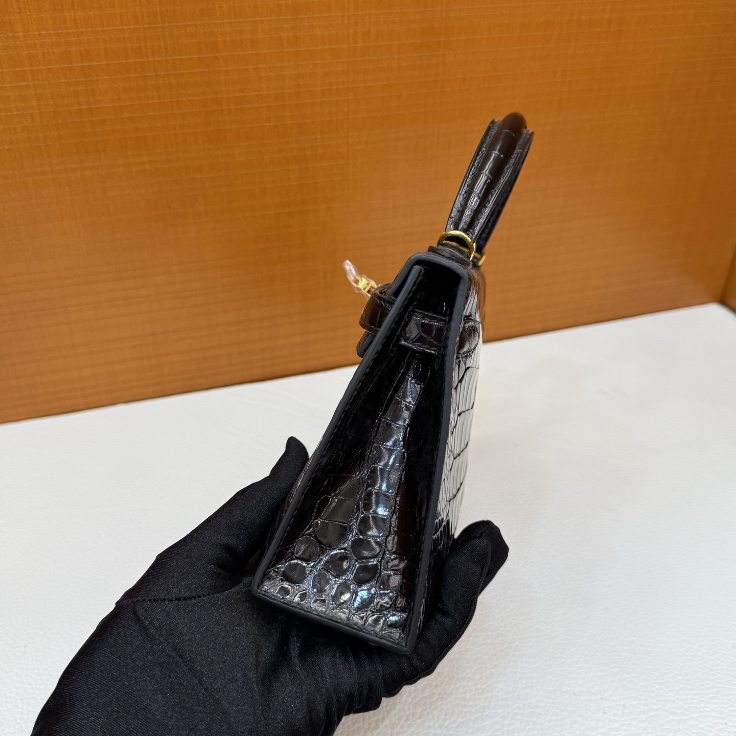 Kelly Mini Glossy American Alligator Color: Ck89 black Noir gold buckle, fully handmade wax stitching Shiny Alligator Crocodile Ghw Stock - Image 5