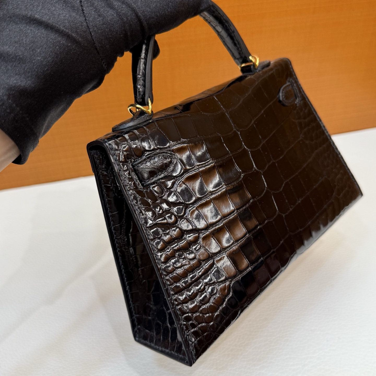 Kelly Mini Glossy American Alligator Color: Ck89 black Noir gold buckle, fully handmade wax stitching Shiny Alligator Crocodile Ghw Stock - Image 8