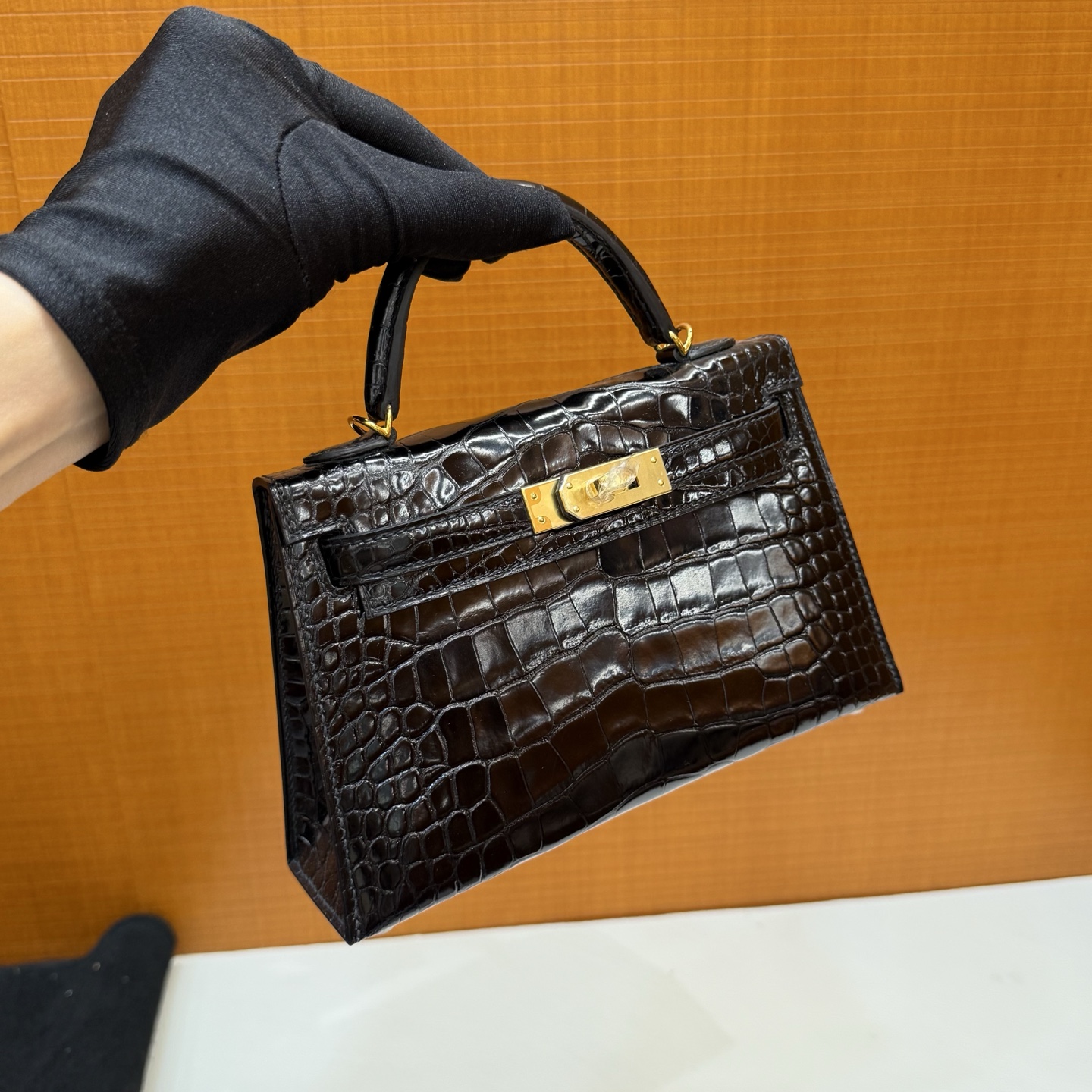 Kelly Mini Glossy American Alligator Color: Ck89 black Noir gold buckle, fully handmade wax stitching Shiny Alligator Crocodile Ghw Stock - Image 10