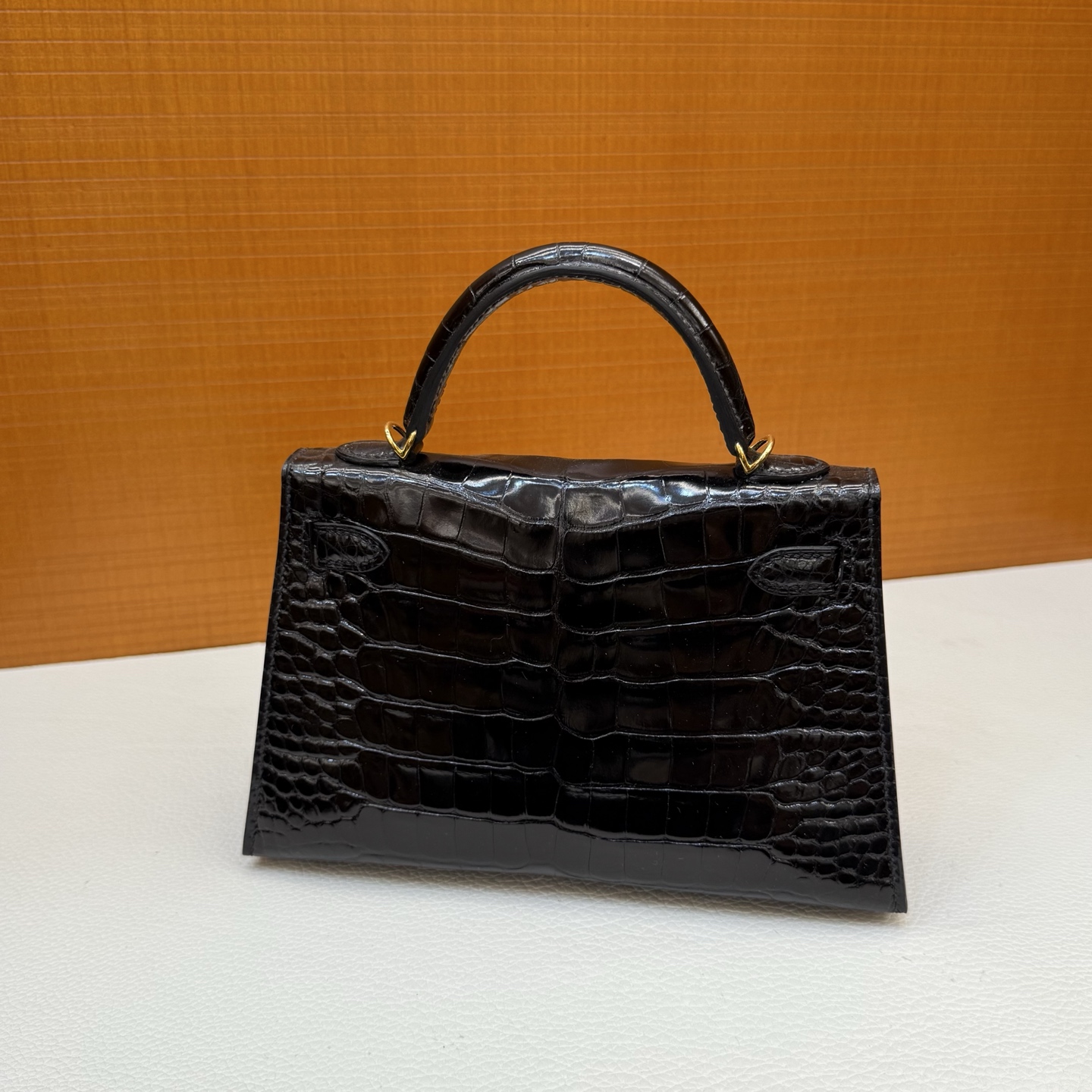 Kelly Mini Glossy American Alligator Color: Ck89 black Noir gold buckle, fully handmade wax stitching Shiny Alligator Crocodile Ghw Stock - Image 13