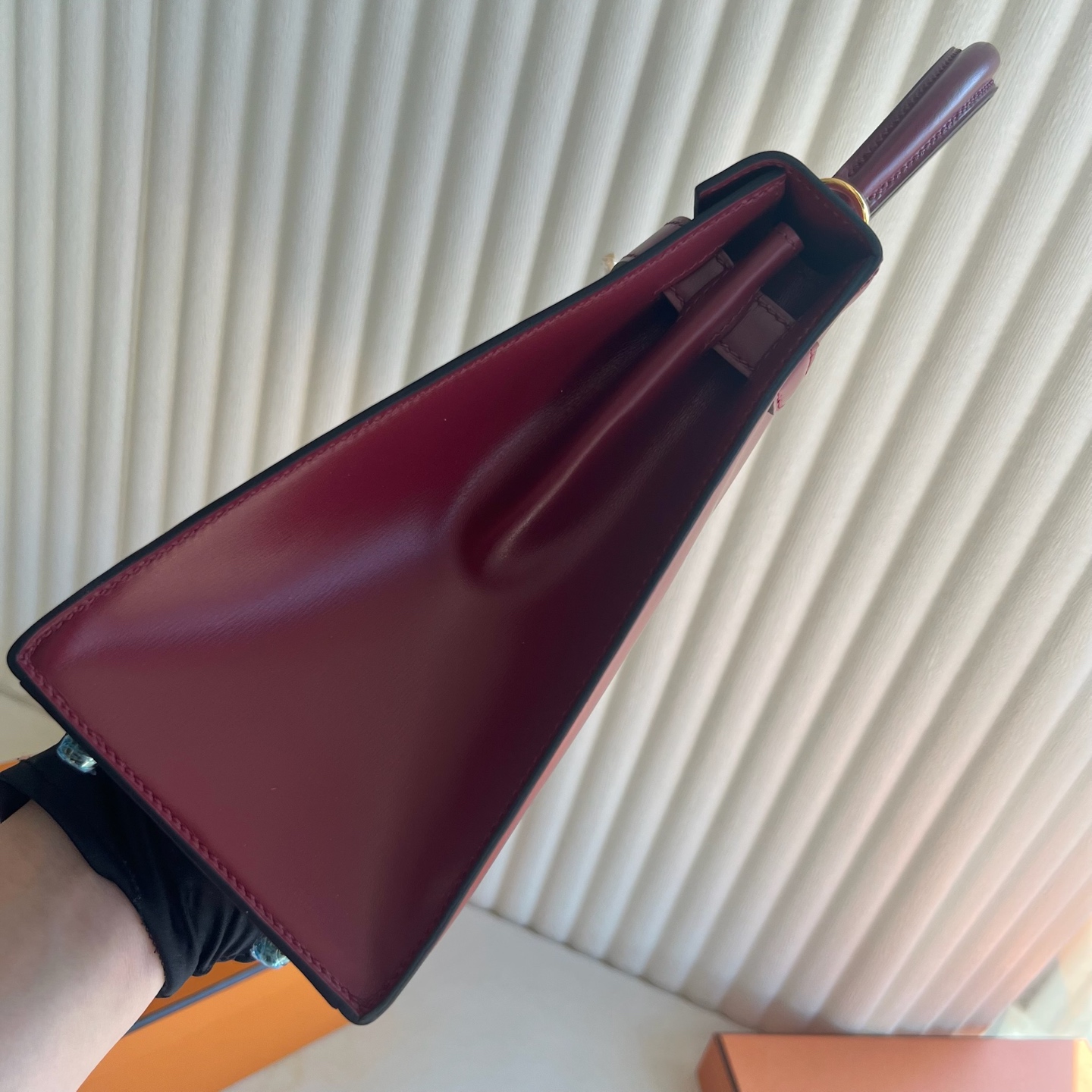 Kelly 28cm Box Leather Color: Ck55 Hermès Red Rouge H Ghw Original hardware, hand-engraved, fully hand-waxed stitching Gold buckle customized✈️ - Image 3