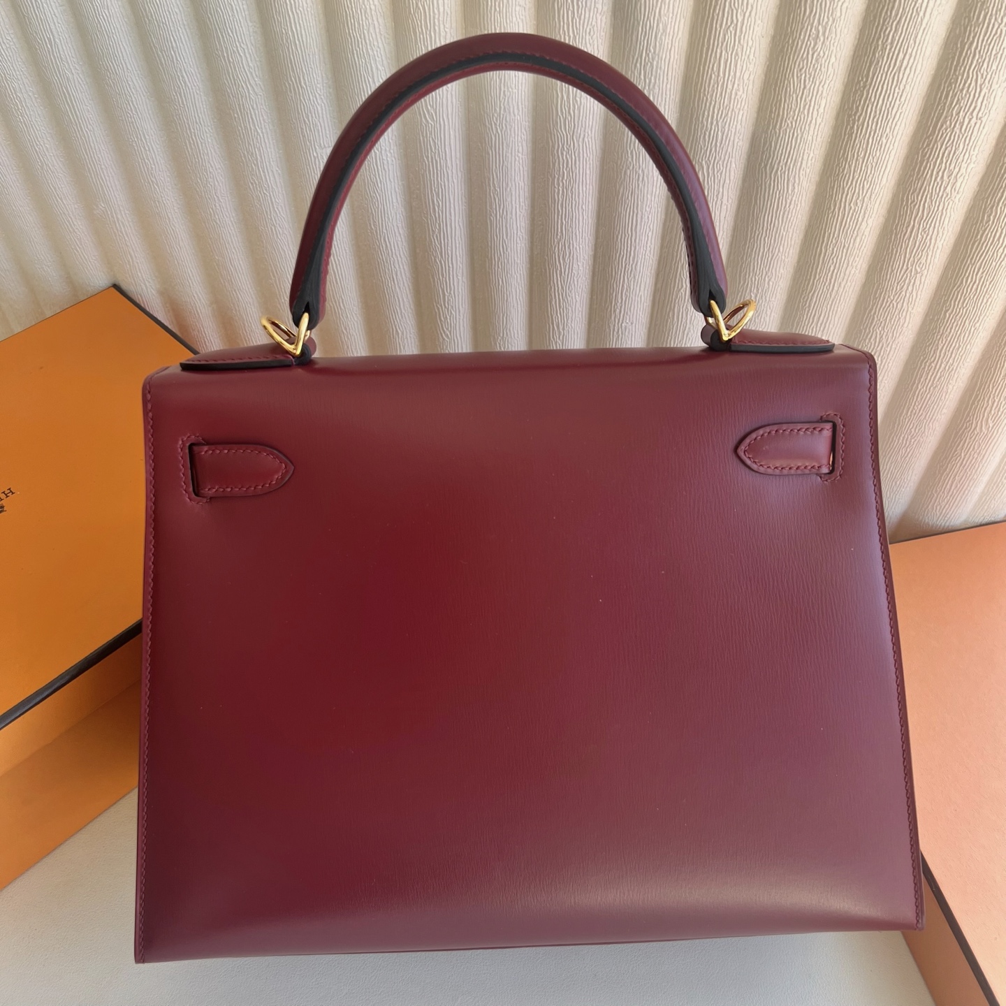Kelly 28cm Box Leather Color: Ck55 Hermès Red Rouge H Ghw Original hardware, hand-engraved, fully hand-waxed stitching Gold buckle customized✈️ - Image 4