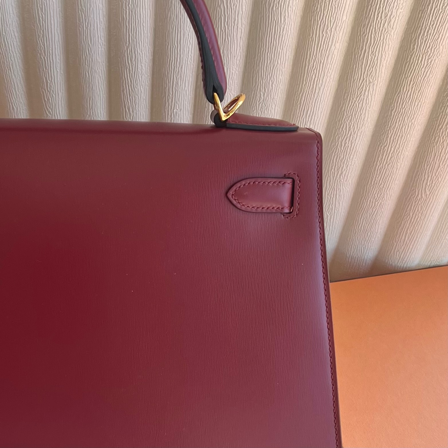 Kelly 28cm Box Leather Color: Ck55 Hermès Red Rouge H Ghw Original hardware, hand-engraved, fully hand-waxed stitching Gold buckle customized✈️ - Image 5