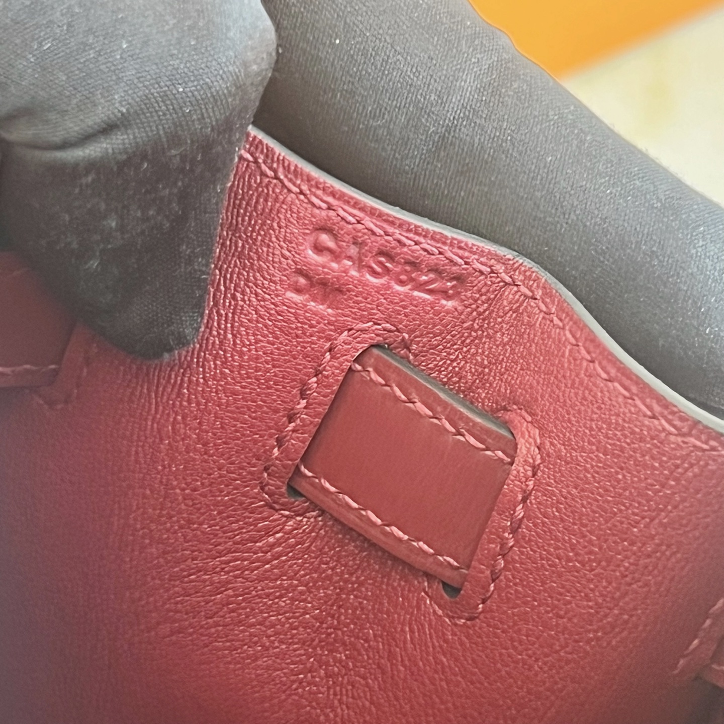 Kelly 28cm Box Leather Color: Ck55 Hermès Red Rouge H Ghw Original hardware, hand-engraved, fully hand-waxed stitching Gold buckle customized✈️ - Image 7