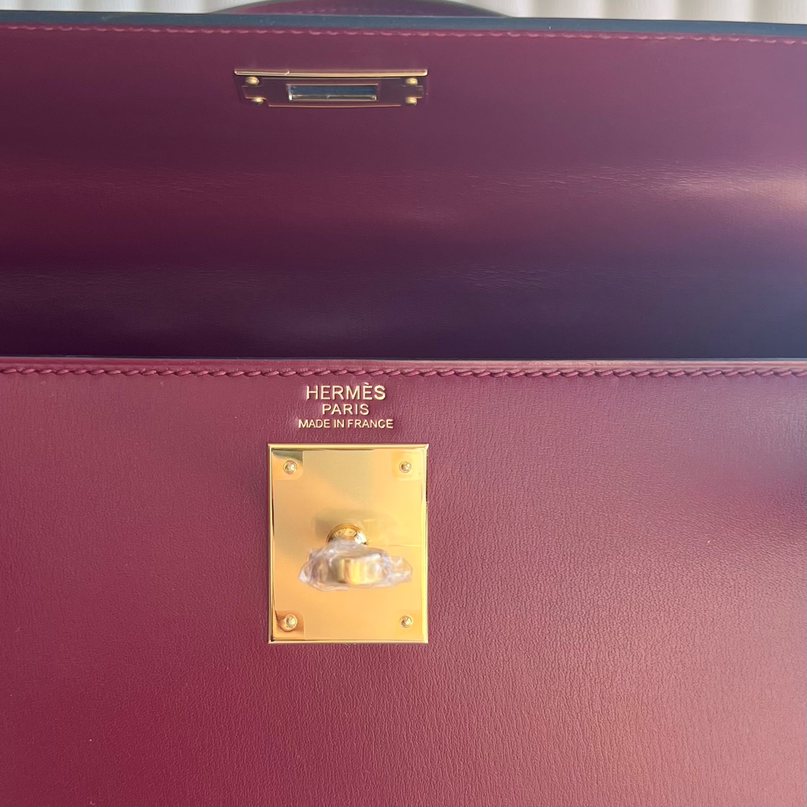 Kelly 28cm Box Leather Color: Ck55 Hermès Red Rouge H Ghw Original hardware, hand-engraved, fully hand-waxed stitching Gold buckle customized✈️ - Image 8