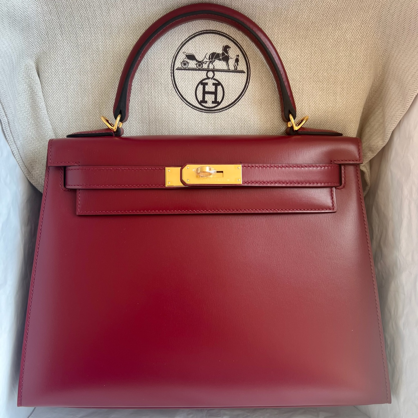 Kelly 28cm Box Leather Color: Ck55 Hermès Red Rouge H Ghw Original hardware, hand-engraved, fully hand-waxed stitching Gold buckle customized✈️ - Image 11