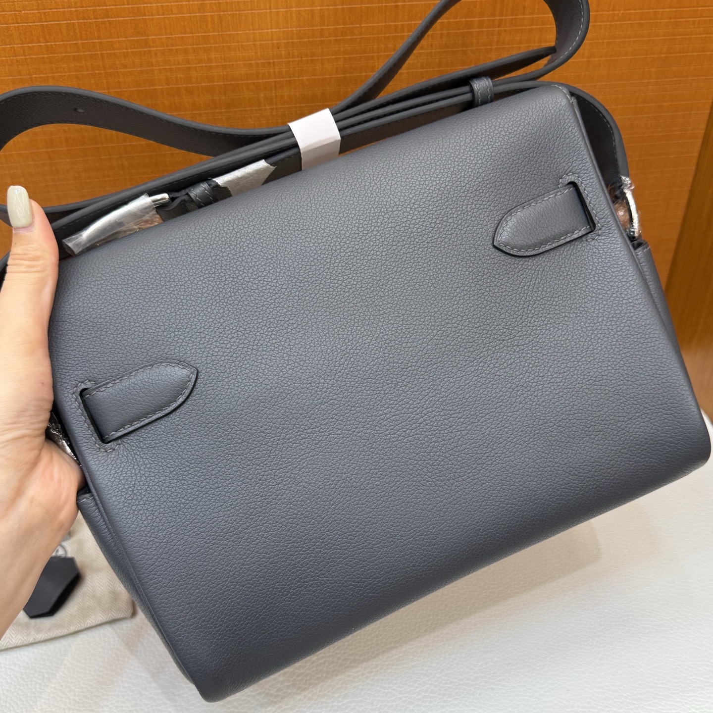 KellyMessenger Messenger Bag Evercolor Color: H0 haze gray, all hand-waxed seams Silver buckle customized✈️ - Image 8
