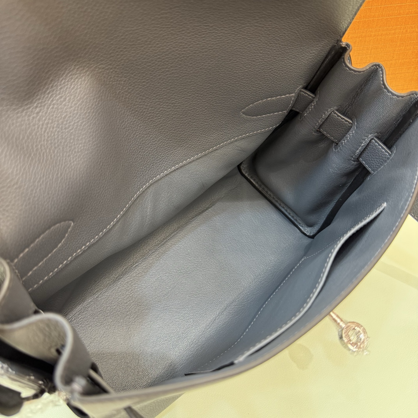 KellyMessenger Messenger Bag Evercolor Color: H0 haze gray, all hand-waxed seams Silver buckle customized✈️ - Image 11