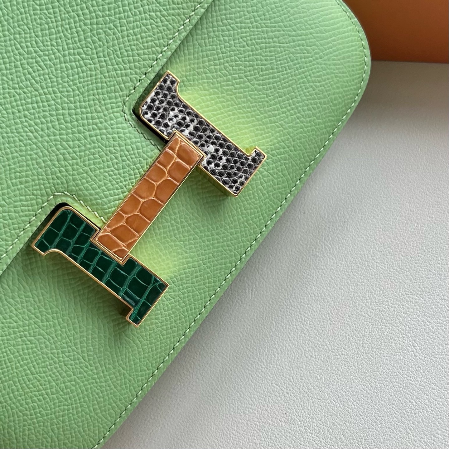 Constance 18cm Epsom Color: 3i avocado green with lizard + crocodile buckle, fully handmade wax stitching Customized✈️ - Image 2