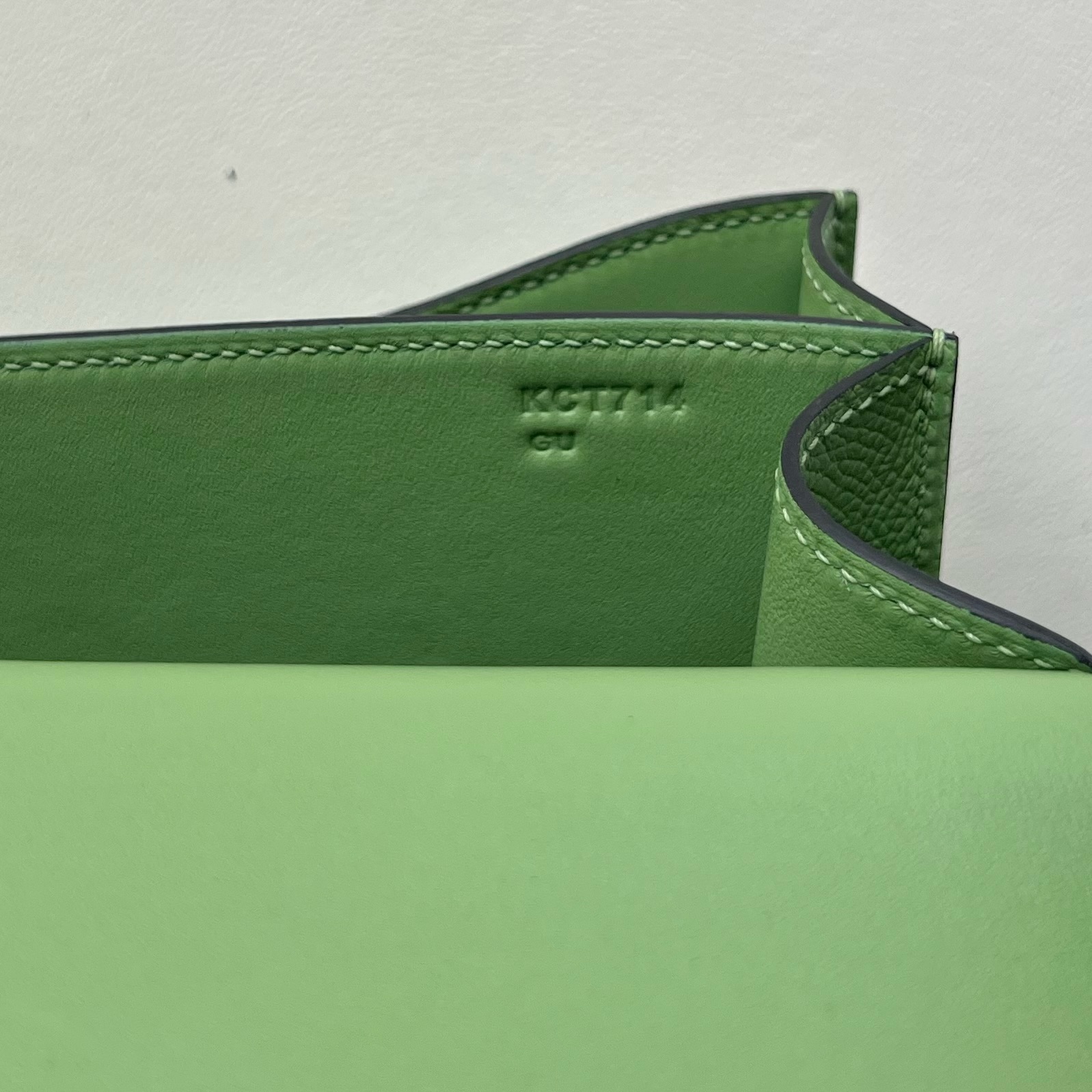 Constance 18cm Epsom Color: 3i avocado green with lizard + crocodile buckle, fully handmade wax stitching Customized✈️ - Image 7