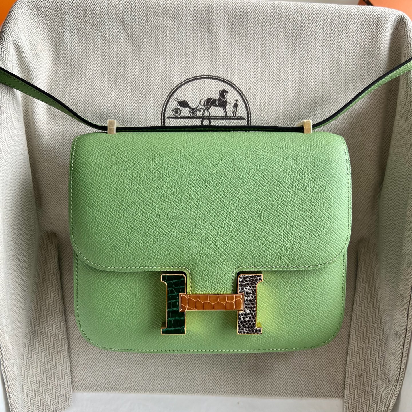 Constance 18cm Epsom Color: 3i avocado green with lizard + crocodile buckle, fully handmade wax stitching Customized✈️ - Image 10