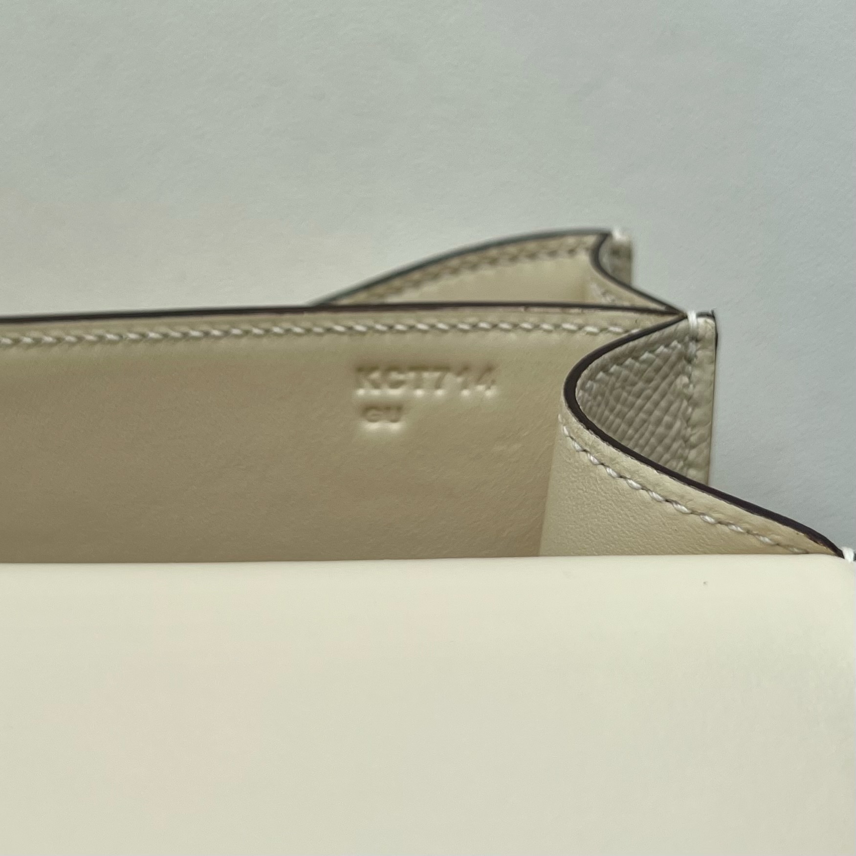 Constance 18cm Epsom Color: I2 cream white with lizard + crocodile buckle, fully handmade wax stitching Customized✈️ - Image 7