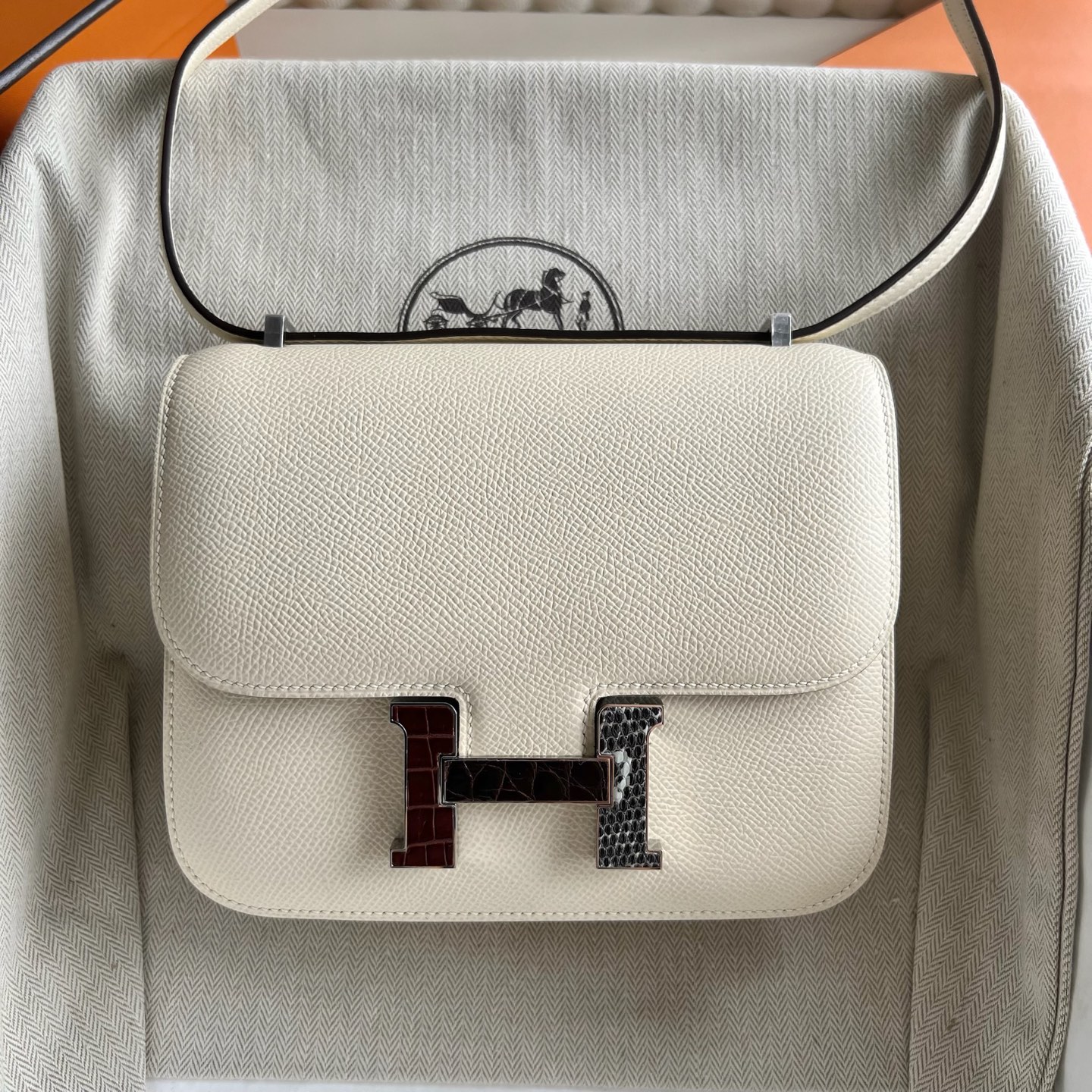 Constance 18cm Epsom Color: I2 cream white with lizard + crocodile buckle, fully handmade wax stitching Customized✈️ - Image 11