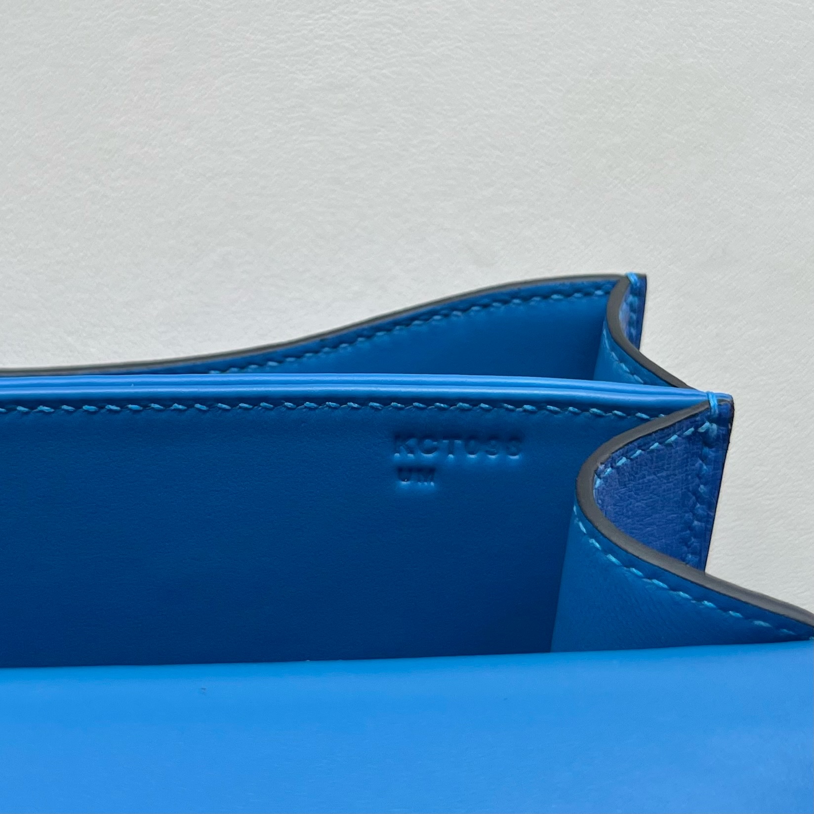 Constance 18cm Ostrich Color: O7 cornflower blue Bleuet, fully handmade wax stitching Gold buckle customized✈️ - Image 7