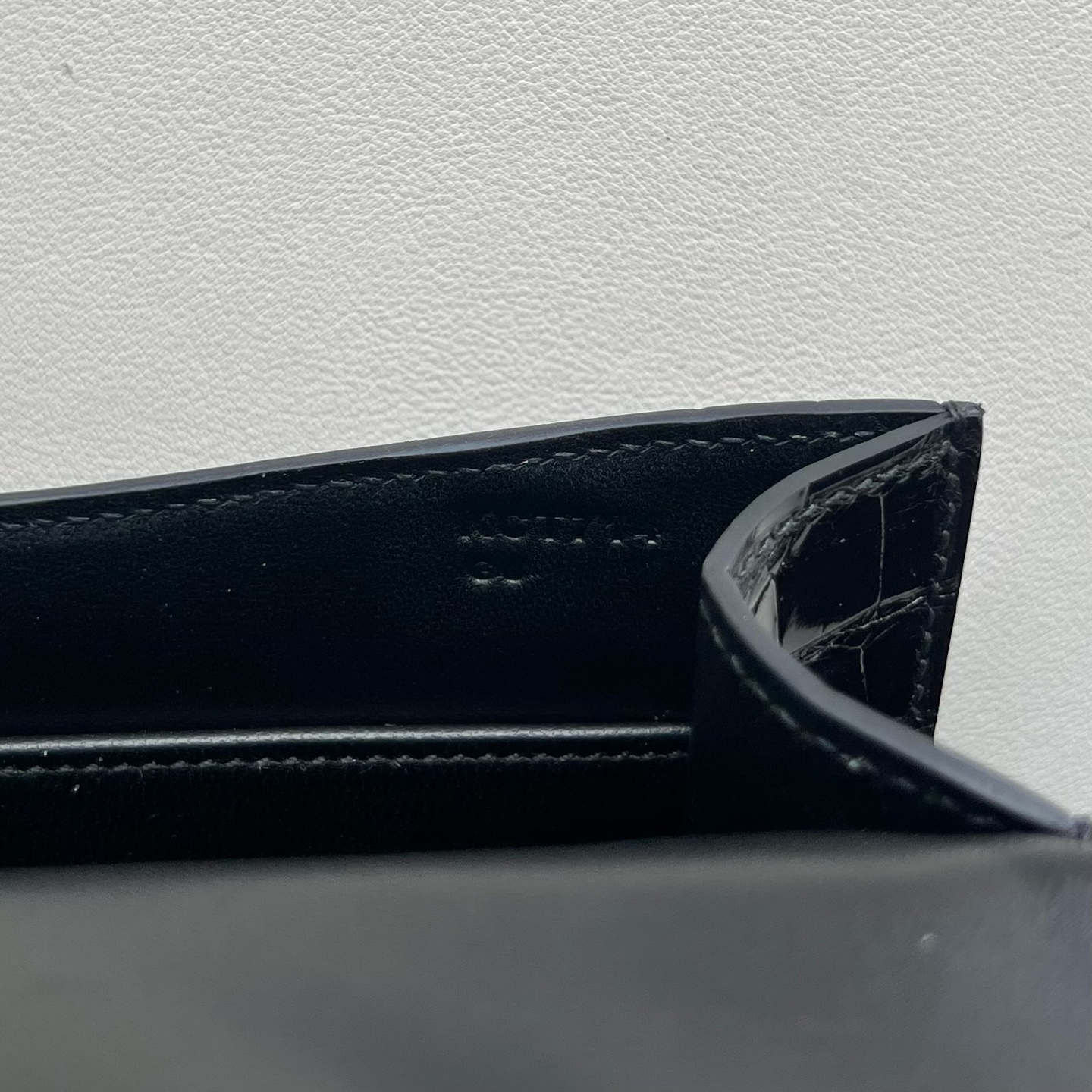 Constance Elan 23cm Shiny Nilo Crocodile shiny Nilo beaded crocodile leather Color: Ck89 black Noir fully handmade wax thread sewing Silver buckle customized✈️ - Image 7