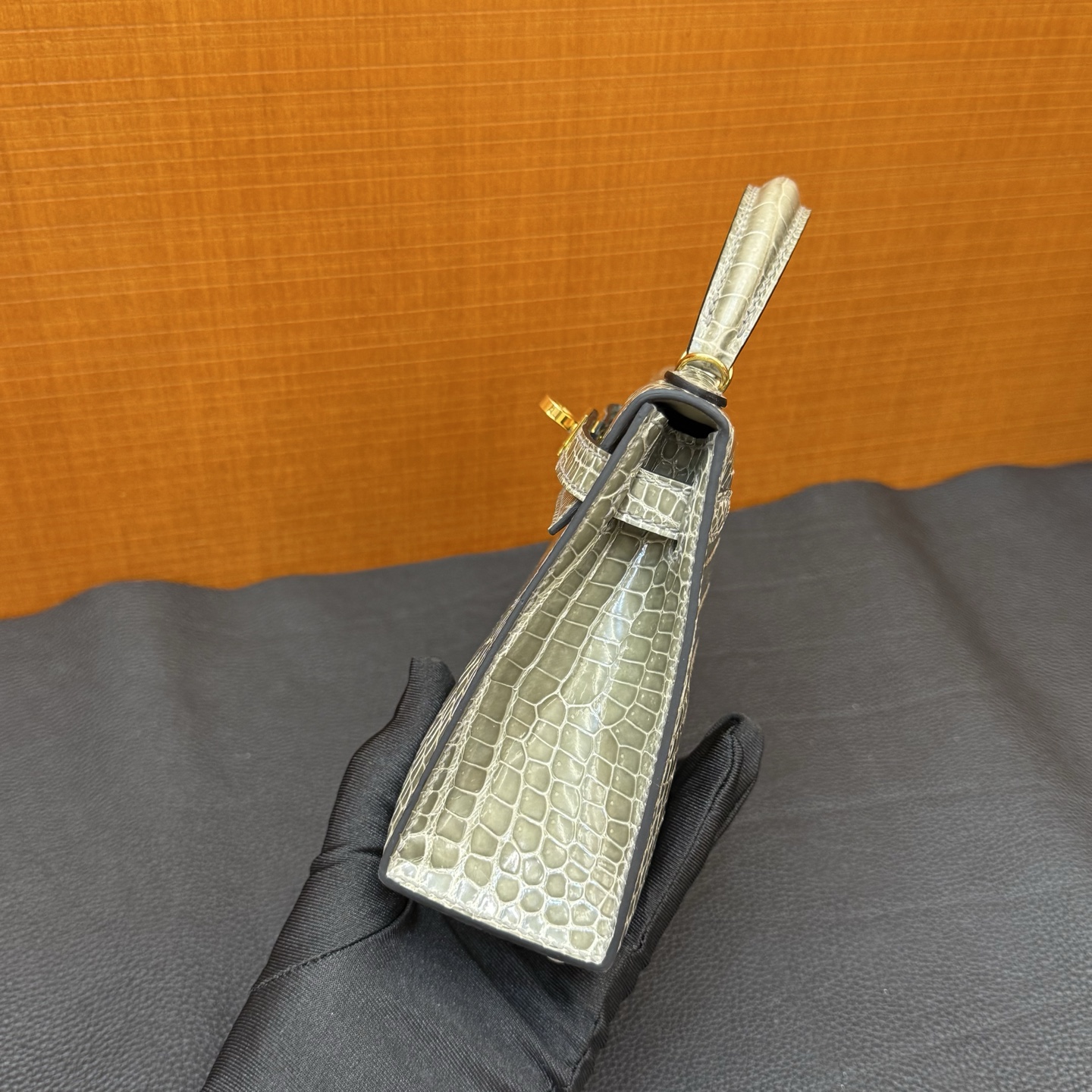 Kelly Mini Shiny Porosus Crocodile Color: CC81 turtle dove gray, fully handmade wax thread sewing, GHW customized✈️ - Image 3
