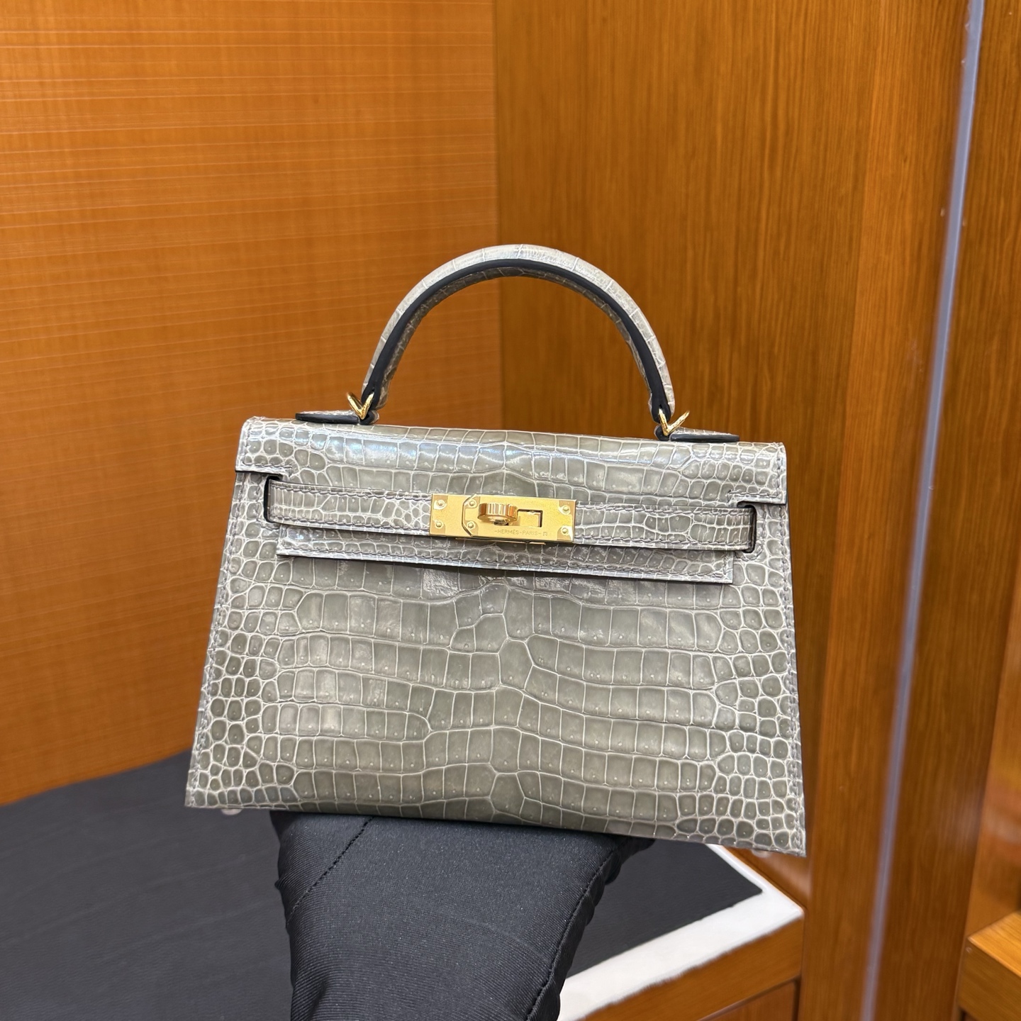 Kelly Mini Shiny Porosus Crocodile Color: CC81 turtle dove gray, fully handmade wax thread sewing, GHW customized✈️ - Image 6