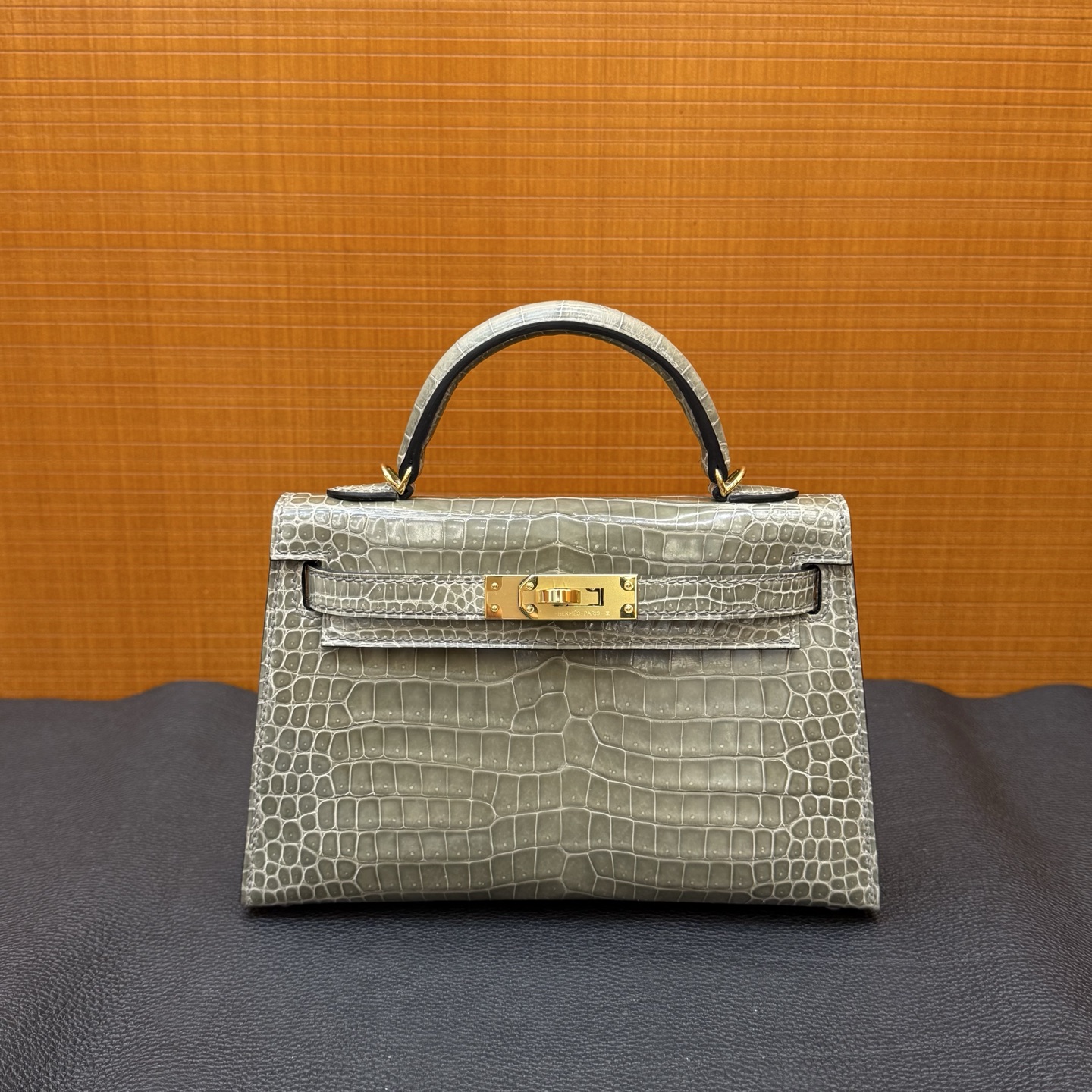 Kelly Mini Shiny Porosus Crocodile Color: CC81 turtle dove gray, fully handmade wax thread sewing, GHW customized✈️ - Image 7