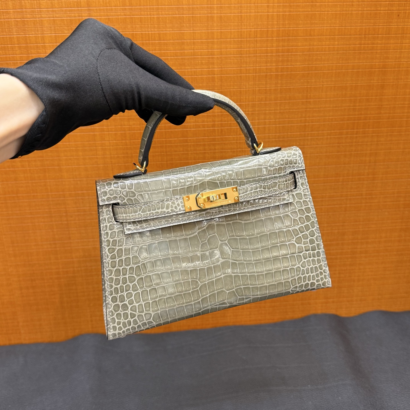 Kelly Mini Shiny Porosus Crocodile Color: CC81 turtle dove gray, fully handmade wax thread sewing, GHW customized✈️ - Image 9