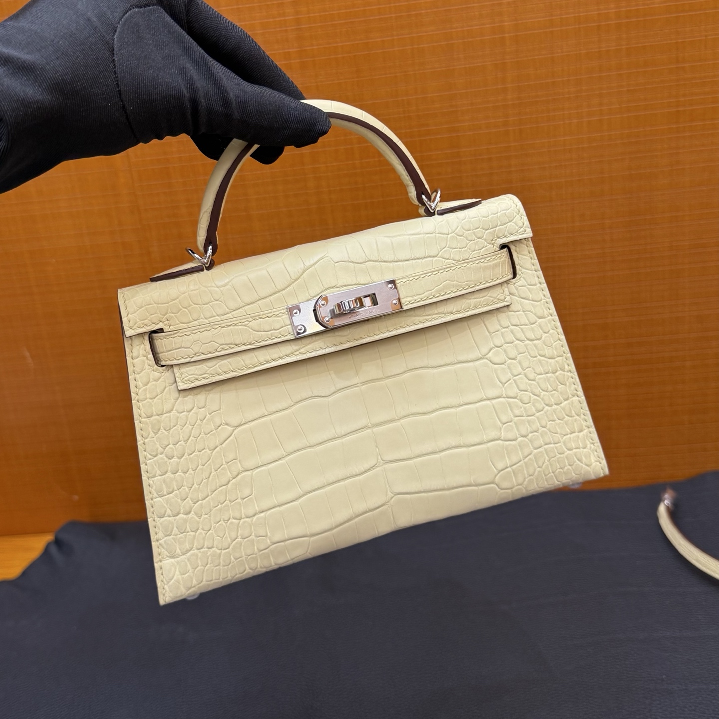 Kelly Mini Matte Alligator Crocodile Color: Y1 Vanilla Vanilla silver buckle, fully handmade wax stitching Phw customized✈️ - Image 13