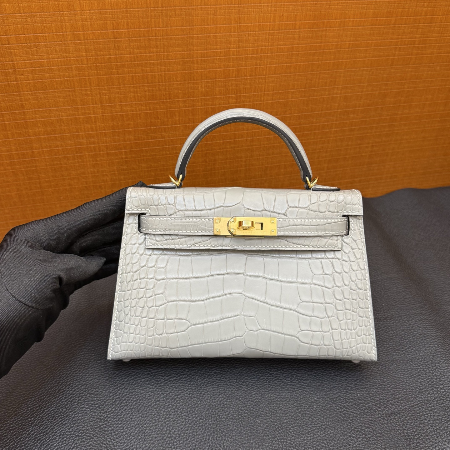 Kelly Mini Matte Alligator Crocodile Color: 0V cement gray, gold buckle, fully hand-waxed seams Ghw customized✈️ - Image 3