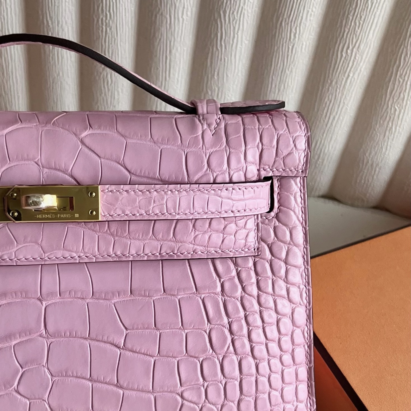 MiniKelly Pochette 22cm Matte American Alligator Color: 5P Sakura Pink Bubblegum Pink Ghw Matte Alligator Crocodile fully hand-waxed seams Gold buckle customized✈️ - Image 2