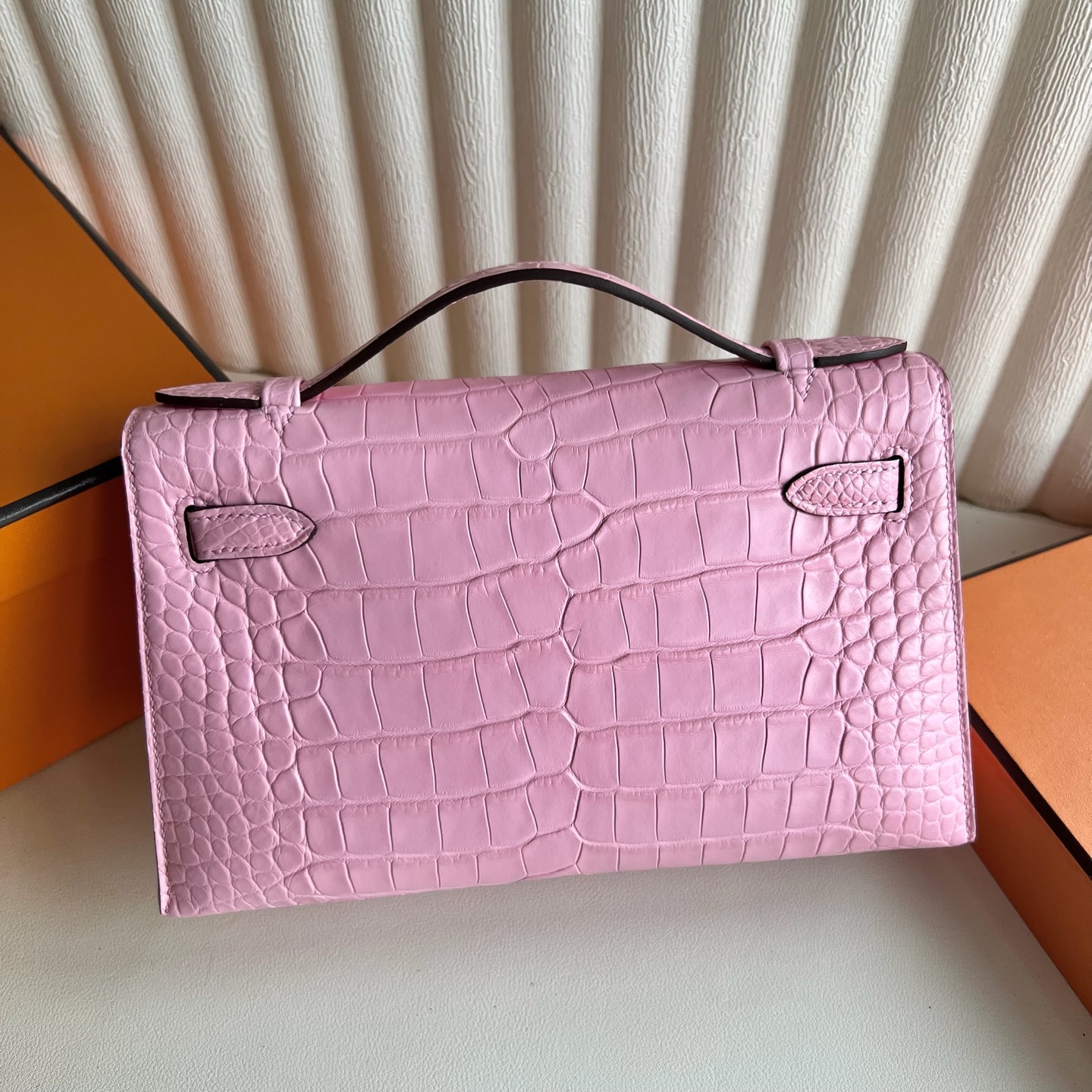 MiniKelly Pochette 22cm Matte American Alligator Color: 5P Sakura Pink Bubblegum Pink Ghw Matte Alligator Crocodile fully hand-waxed seams Gold buckle customized✈️ - Image 4