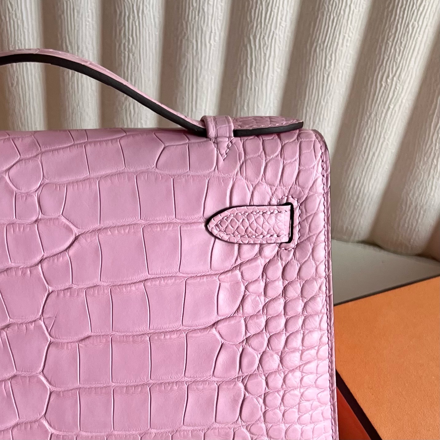 MiniKelly Pochette 22cm Matte American Alligator Color: 5P Sakura Pink Bubblegum Pink Ghw Matte Alligator Crocodile fully hand-waxed seams Gold buckle customized✈️ - Image 5