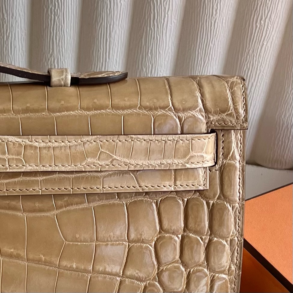 Kelly cut 31cm glossy Nile crocodile Color: Ck19 Apricot Ghw shiny nilo crocodile handmade wax seams Gold buckle customized✈️ - Image 2