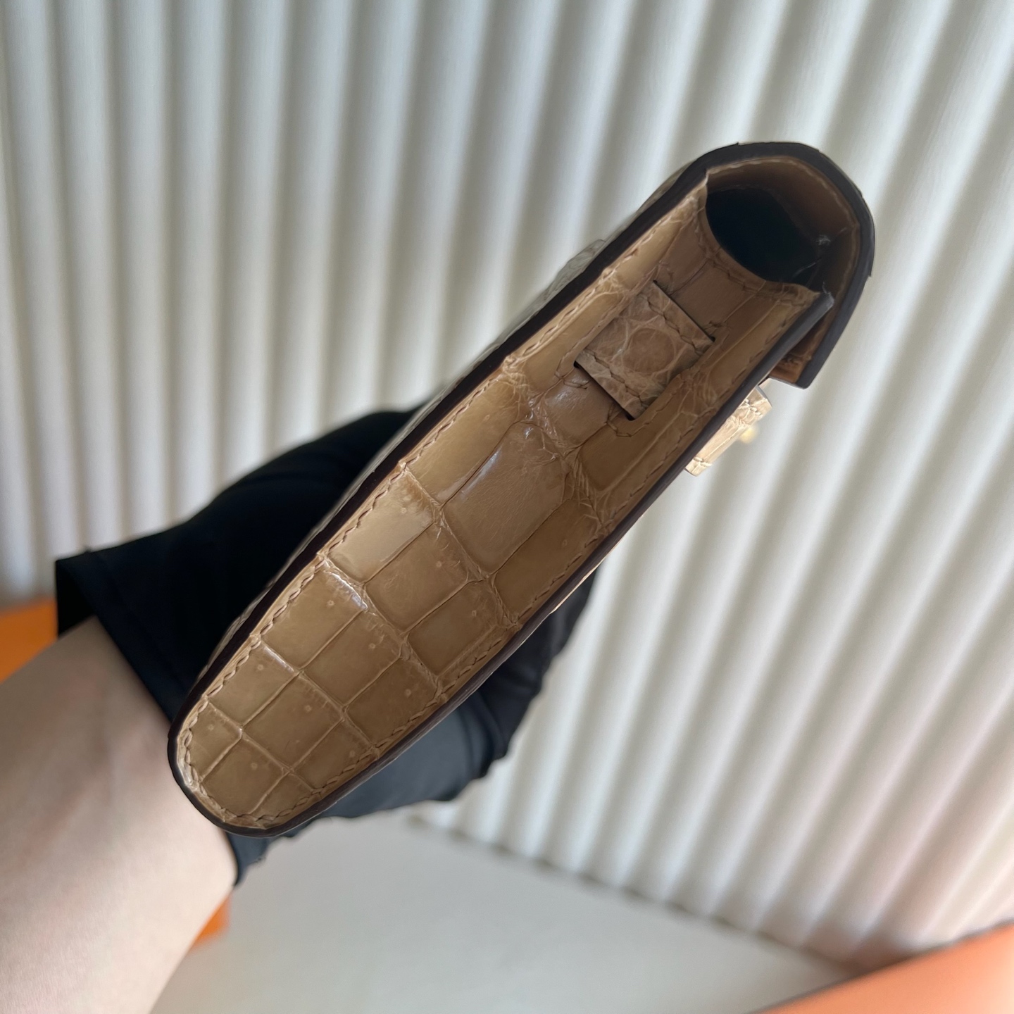 Kelly cut 31cm glossy Nile crocodile Color: Ck19 Apricot Ghw shiny nilo crocodile handmade wax seams Gold buckle customized✈️ - Image 9
